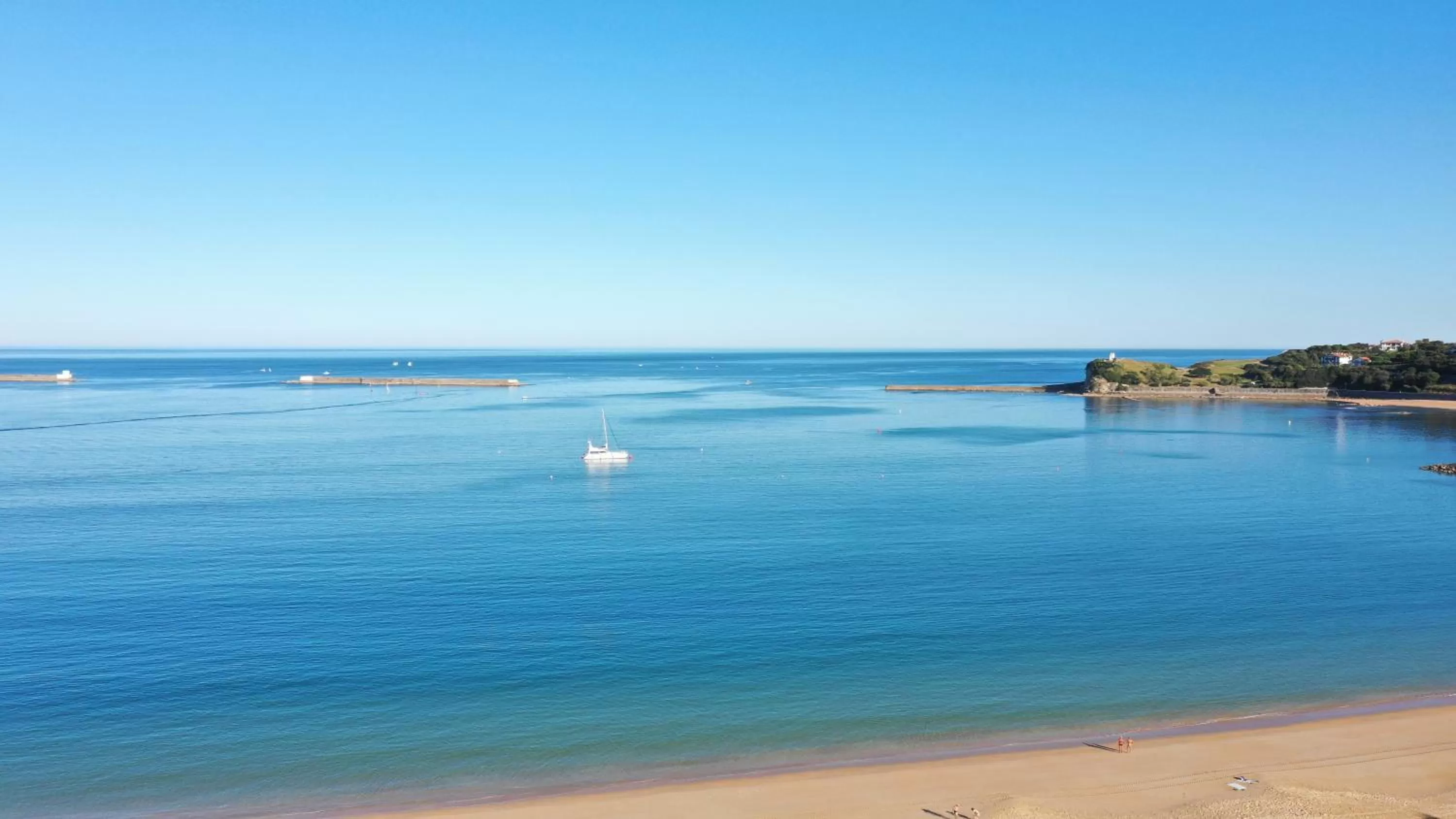 Natural landscape, Beach in Hôtel de la Plage - Saint Jean de Luz