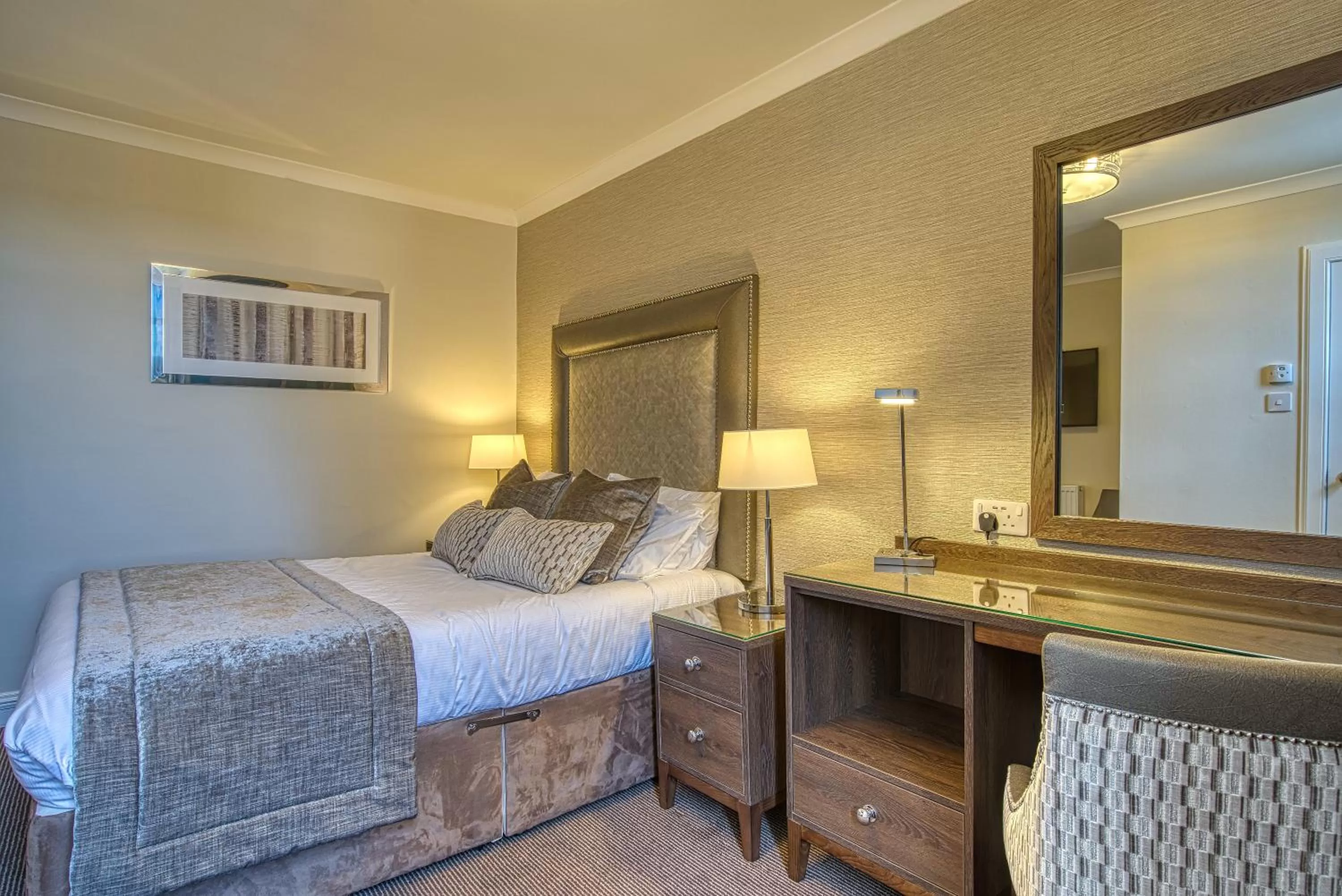 Bathroom, Bed in Inverness Palace Hotel & Spa, WorldHotels Distinctive