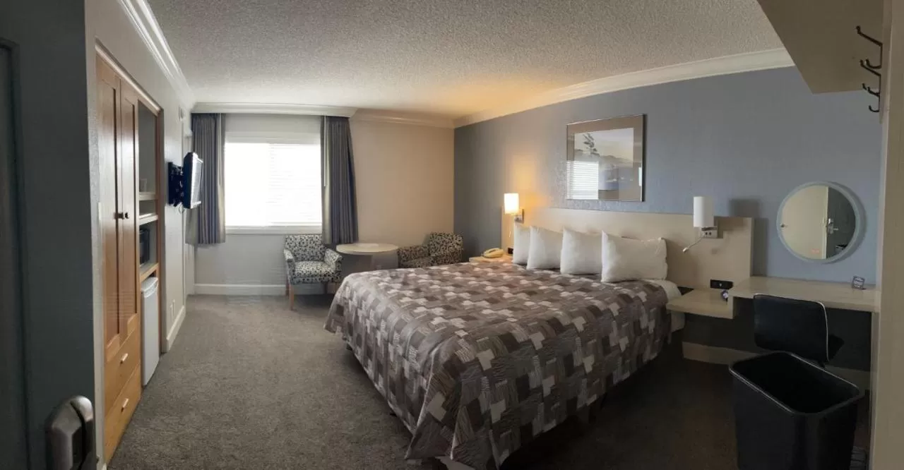 Bedroom in Tolovana Inn