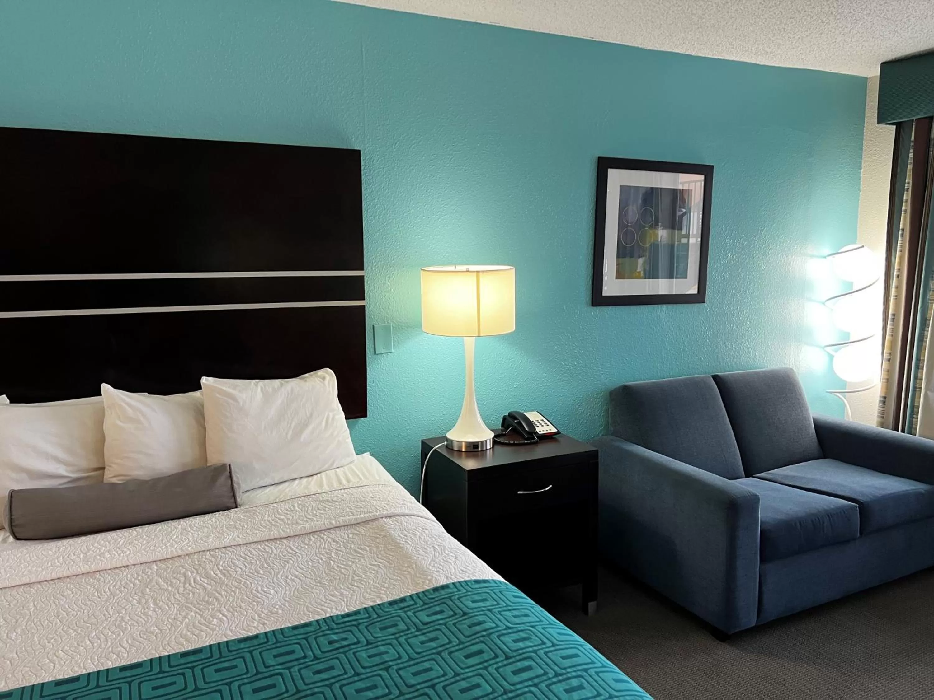 Bed in Howard Johnson by Wyndham Houston Heights Downtown