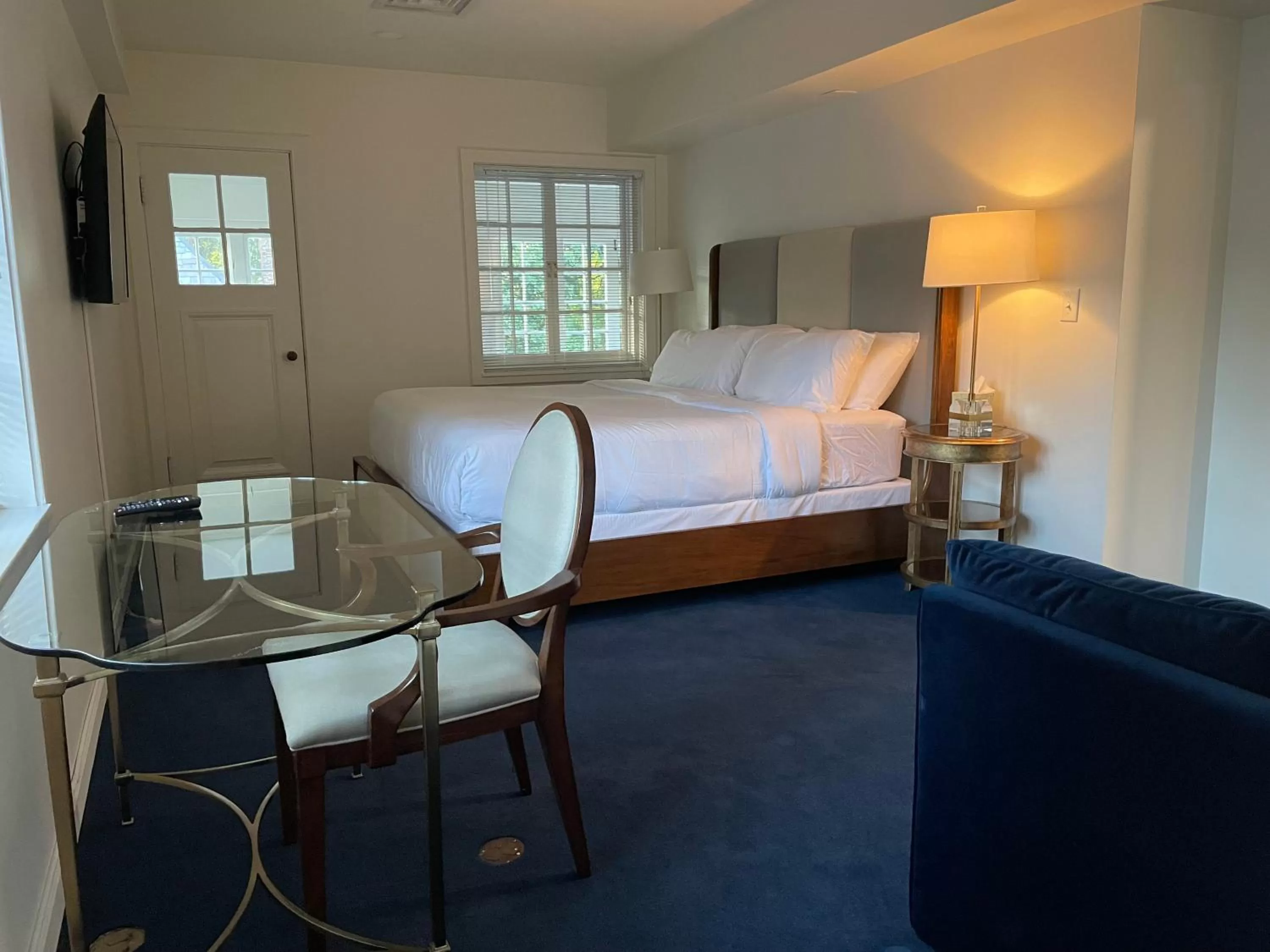 The Argus Hotel & Cocktail Lounge