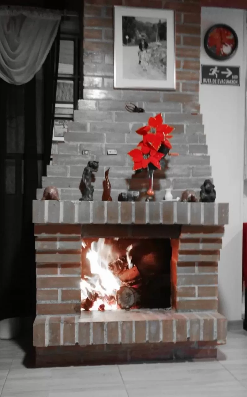 Communal lounge/ TV room in Portal de la Cascada - Mongui