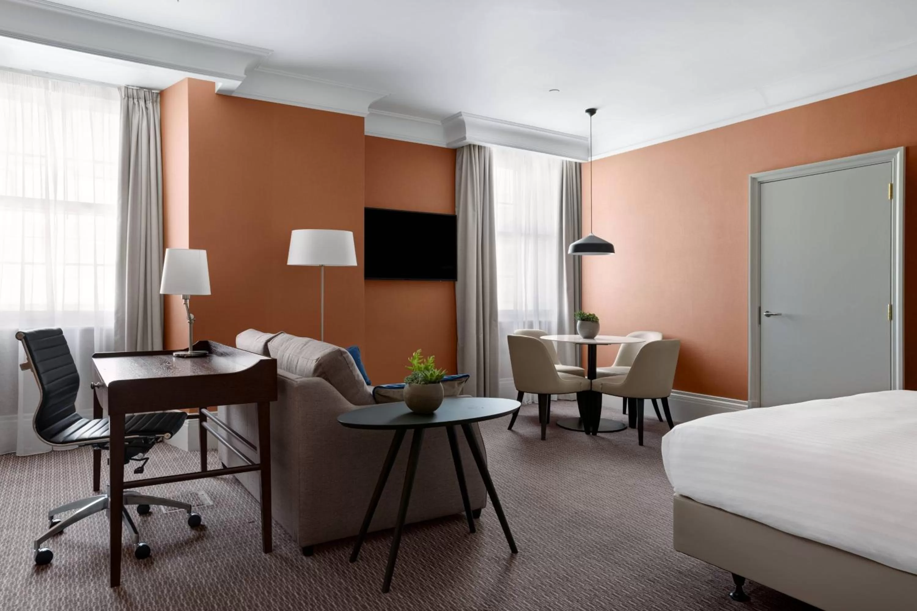 Living room, Bed in Bristol Marriott Royal Hotel