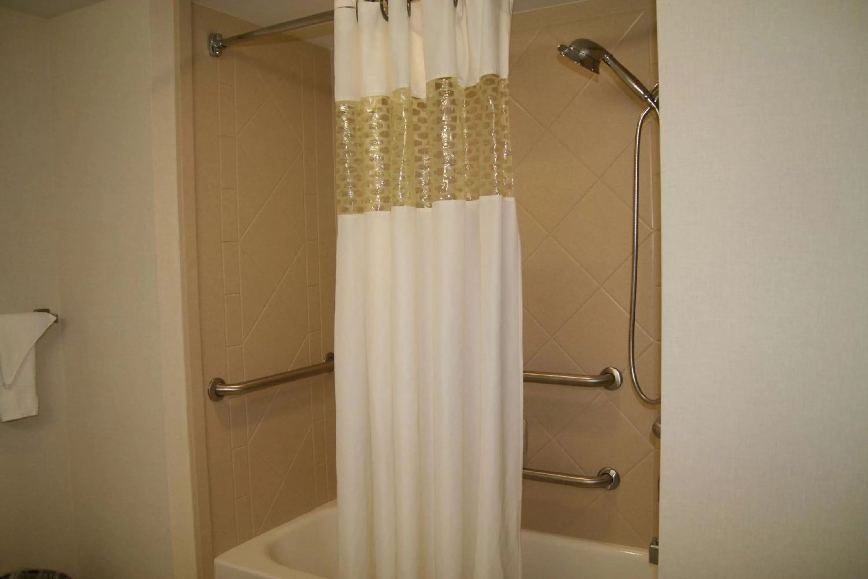 Bathroom in Hampton Inn Doylestown