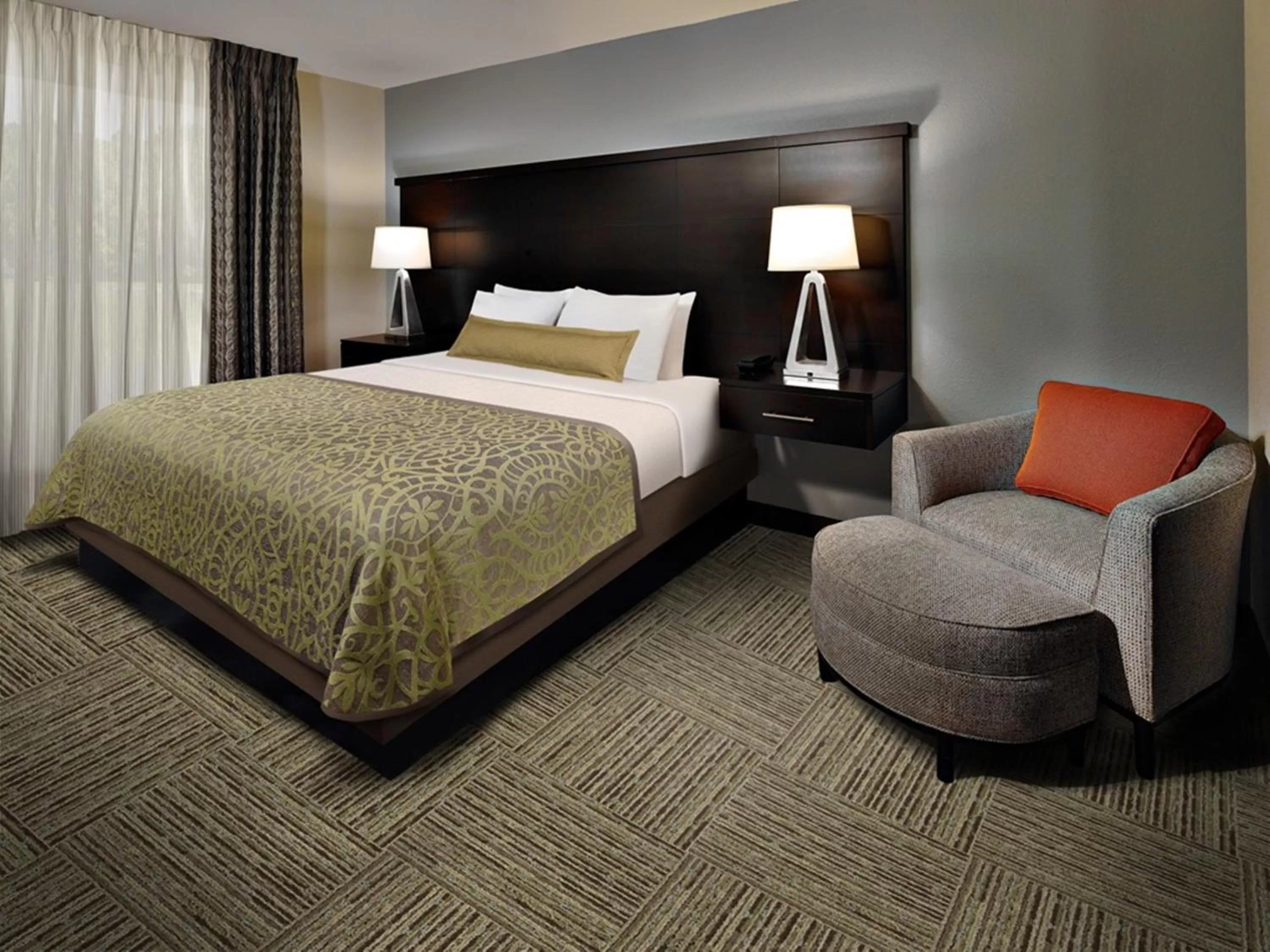 Photo of the whole room, Bed in Staybridge Suites Dearborn by IHG