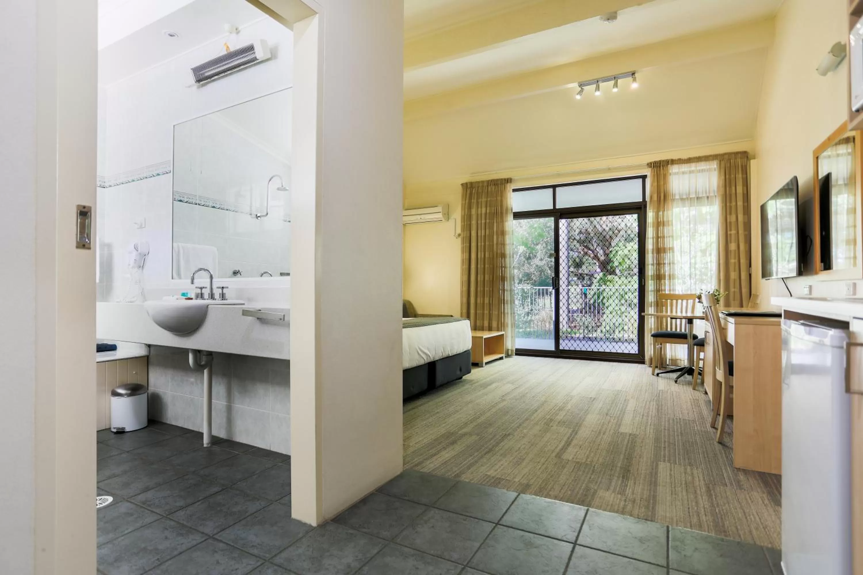 Photo of the whole room in Parkhaven