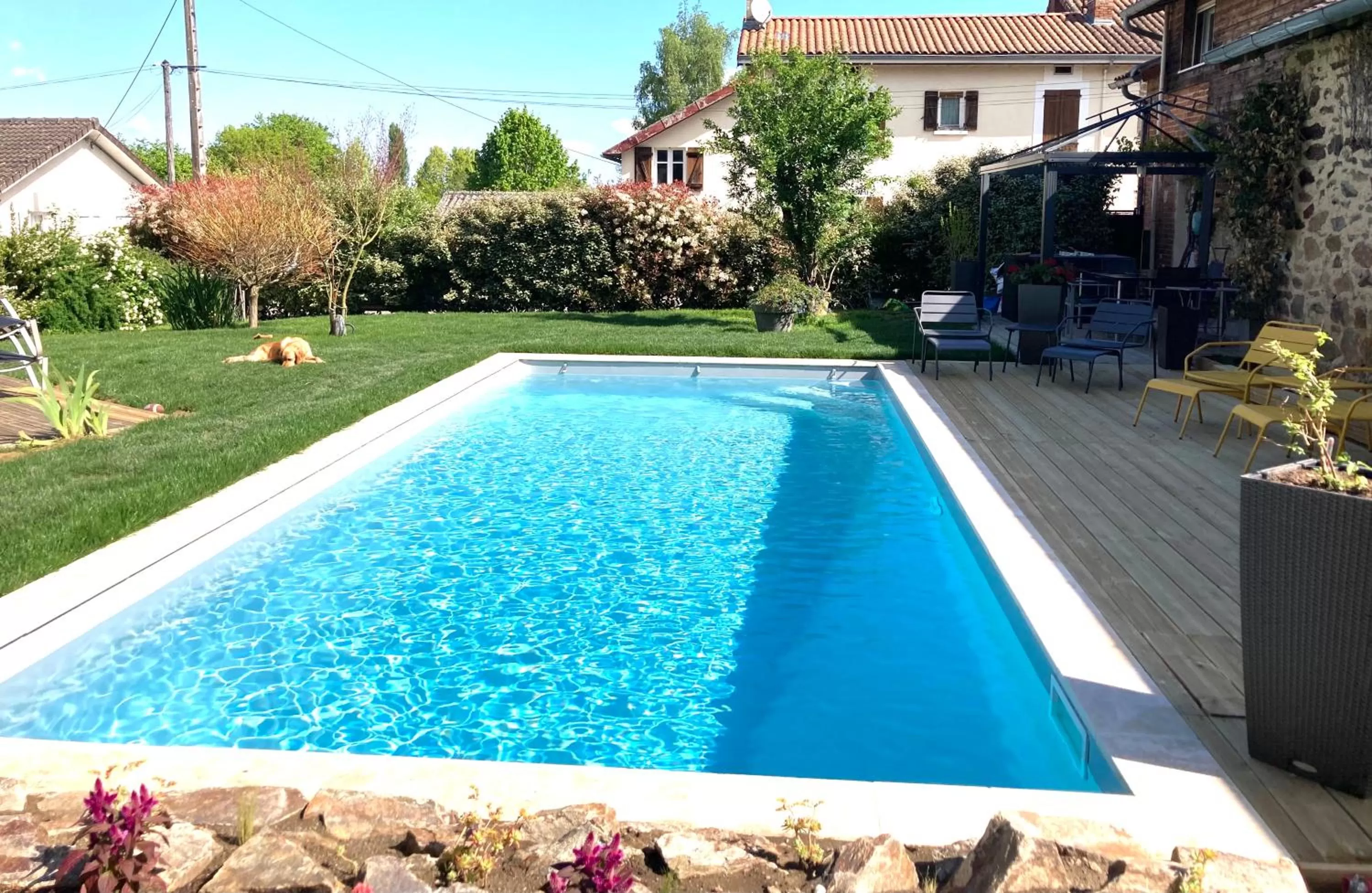 Swimming Pool in Les Chambres Lauryvan