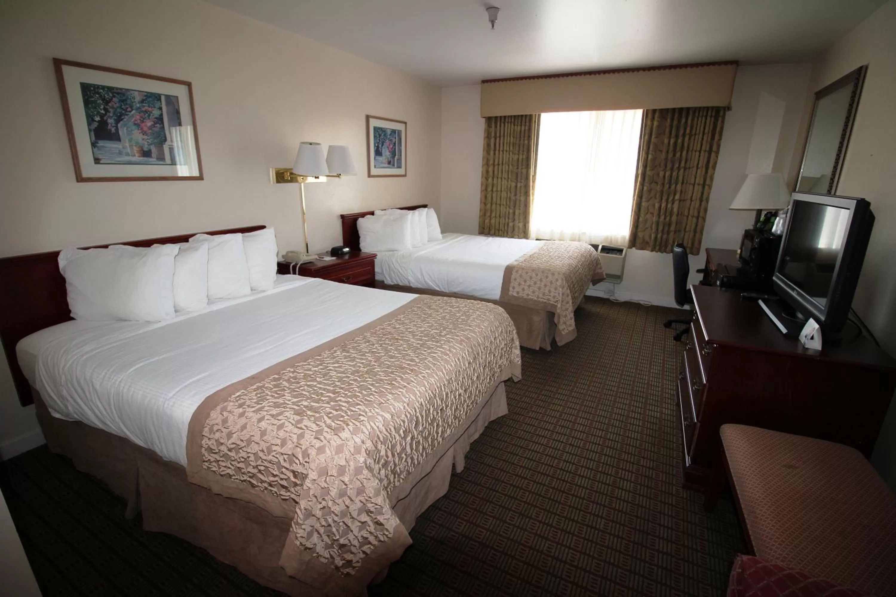 Photo of the whole room, Bed in Ramada by Wyndham Draper, Utah