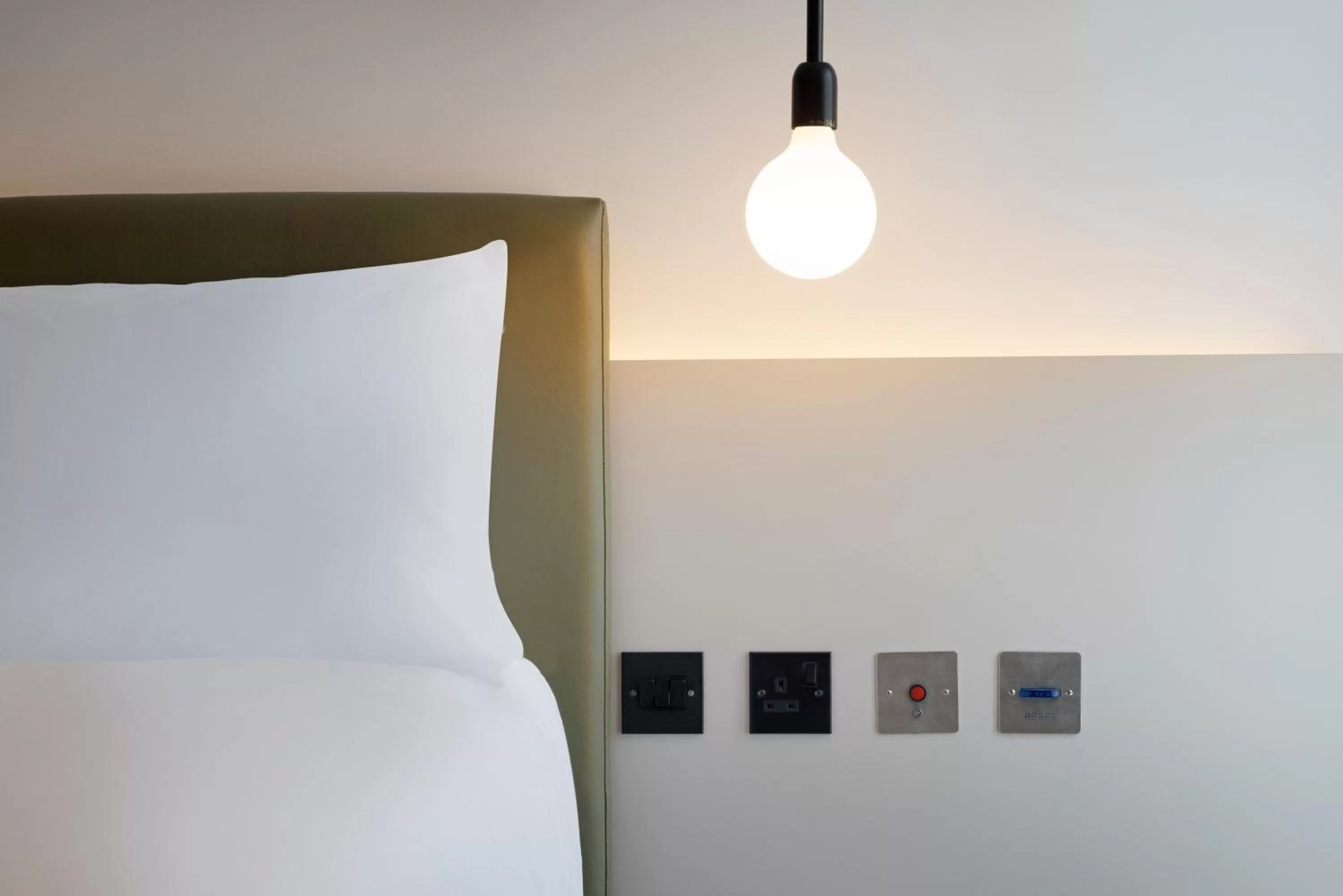 Bedroom, Bed in Leonardo Hotel Manchester Piccadilly