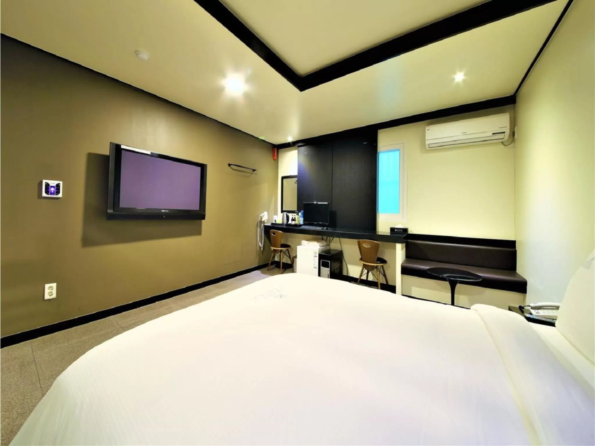 Coffee/tea facilities, Bed in Elysee Hotel