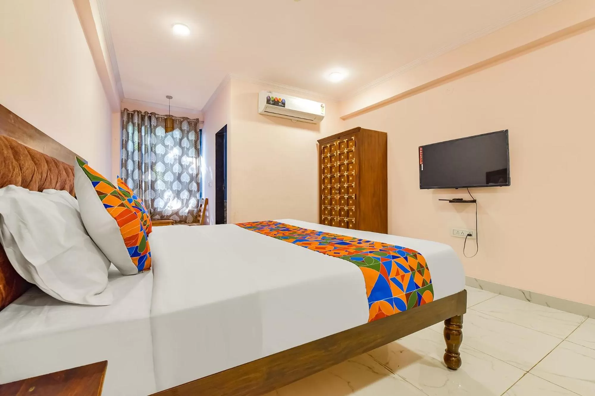 TV and multimedia, Bed in FabHotel JBS Heritage