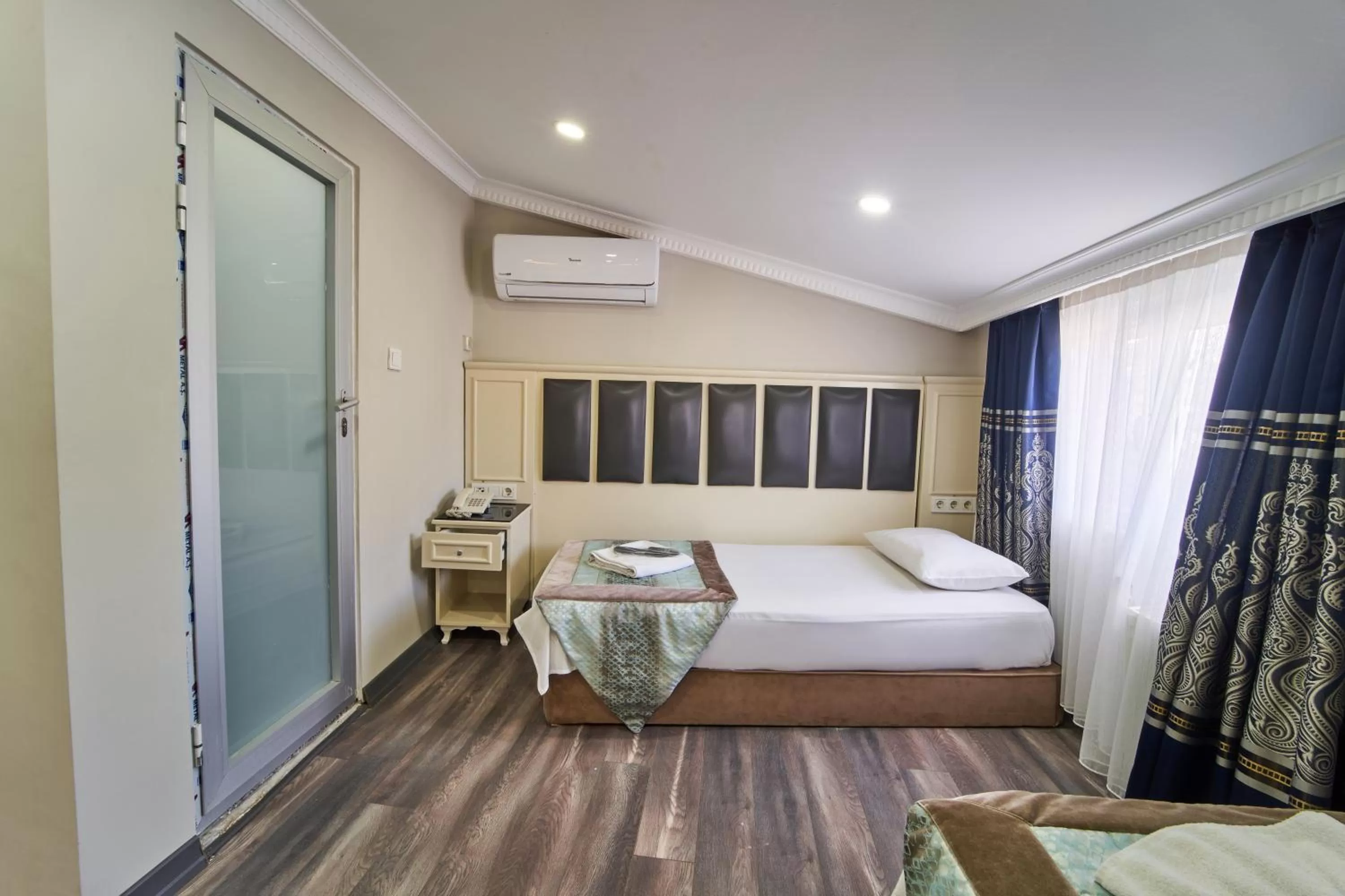 Massage, Bed in Istanbul Sirkeci Hotel