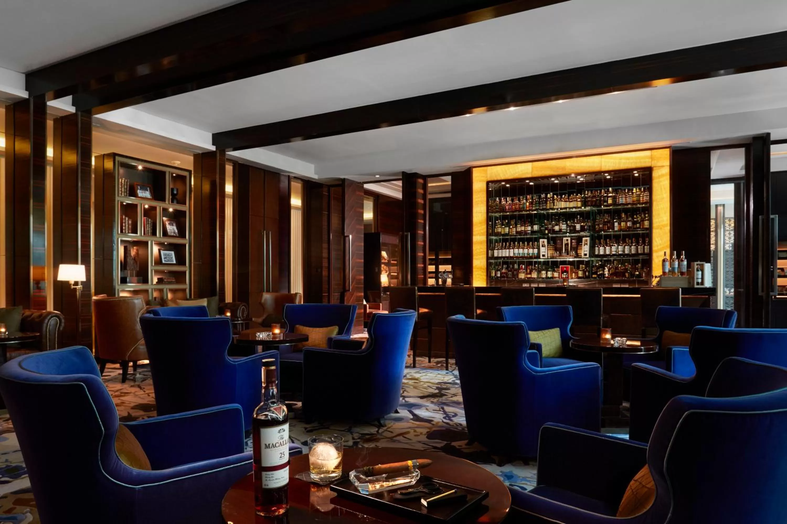 Lounge or bar in Solaire Resort Entertainment City