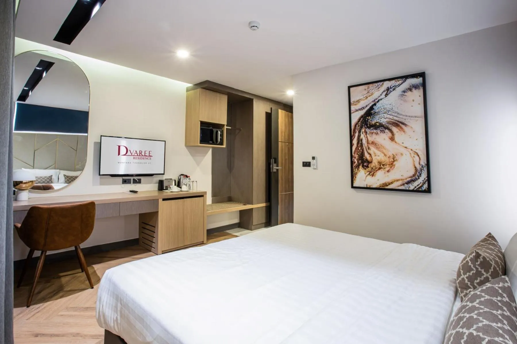 Photo of the whole room, Bed in D Varee Montara Thonglor 25
