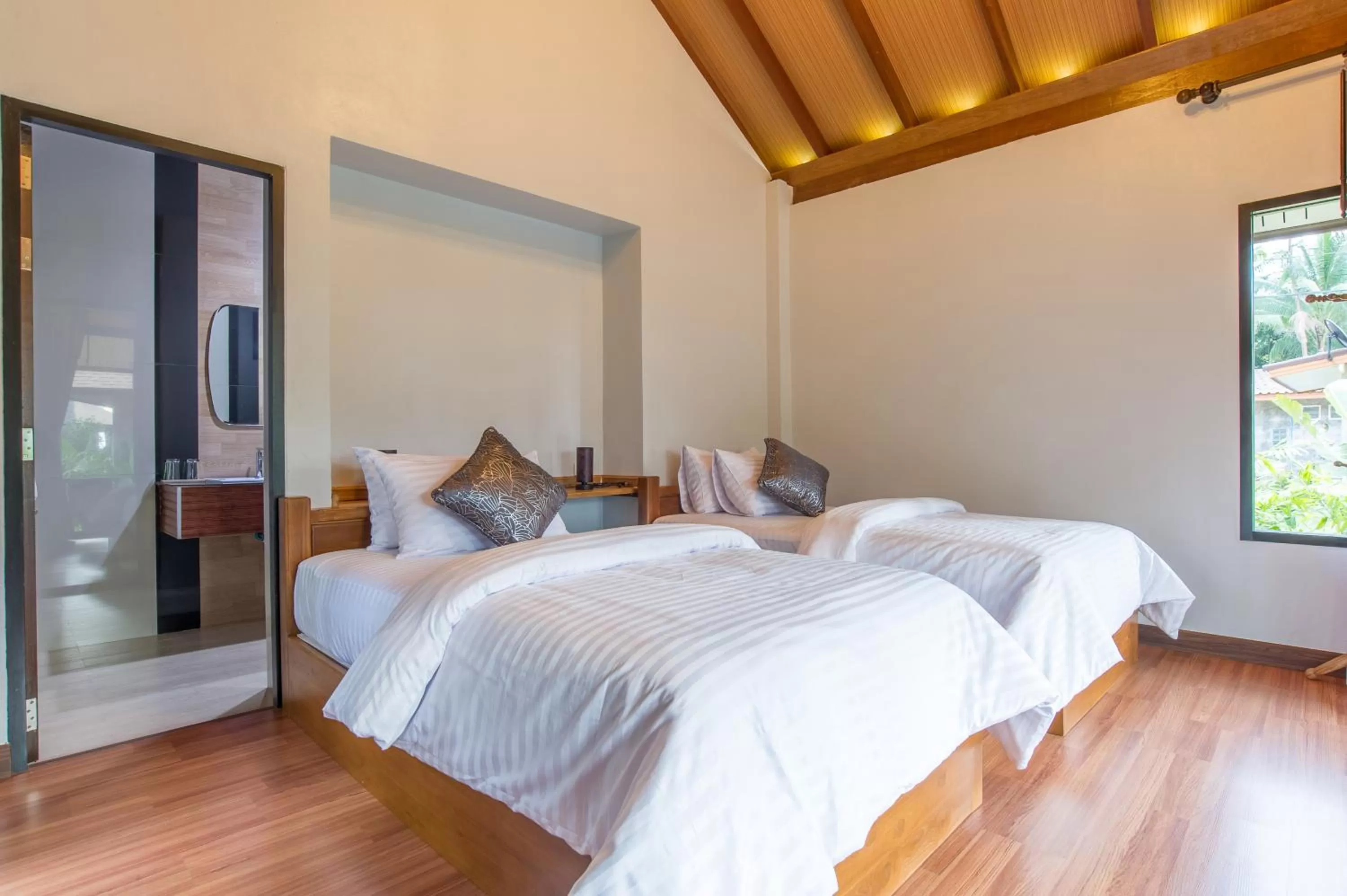 Bedroom, Bed in Medee Resort