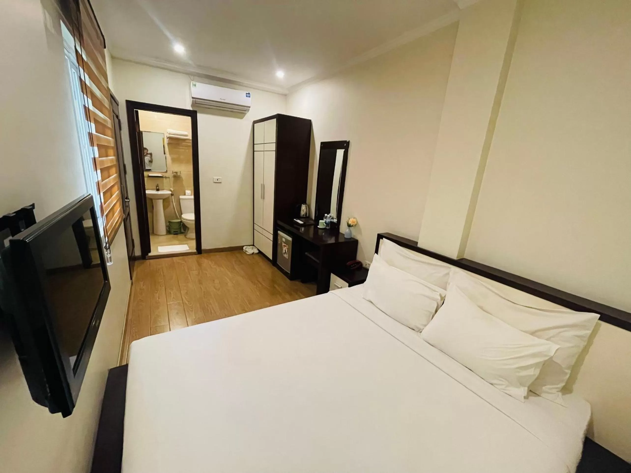 Property building in Rising Dragon Hotel