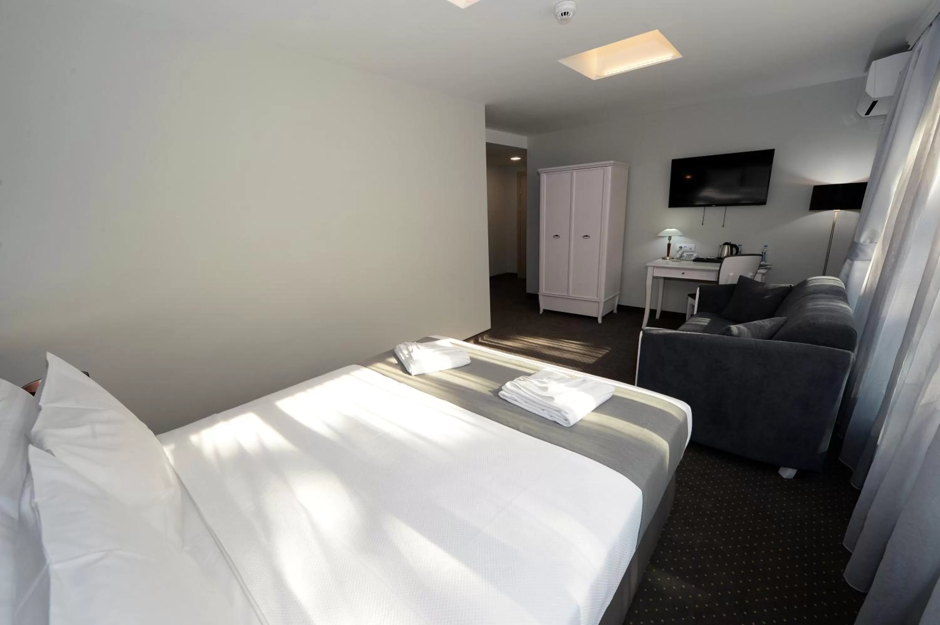 Photo of the whole room, Bed in Hotel Alexandar II