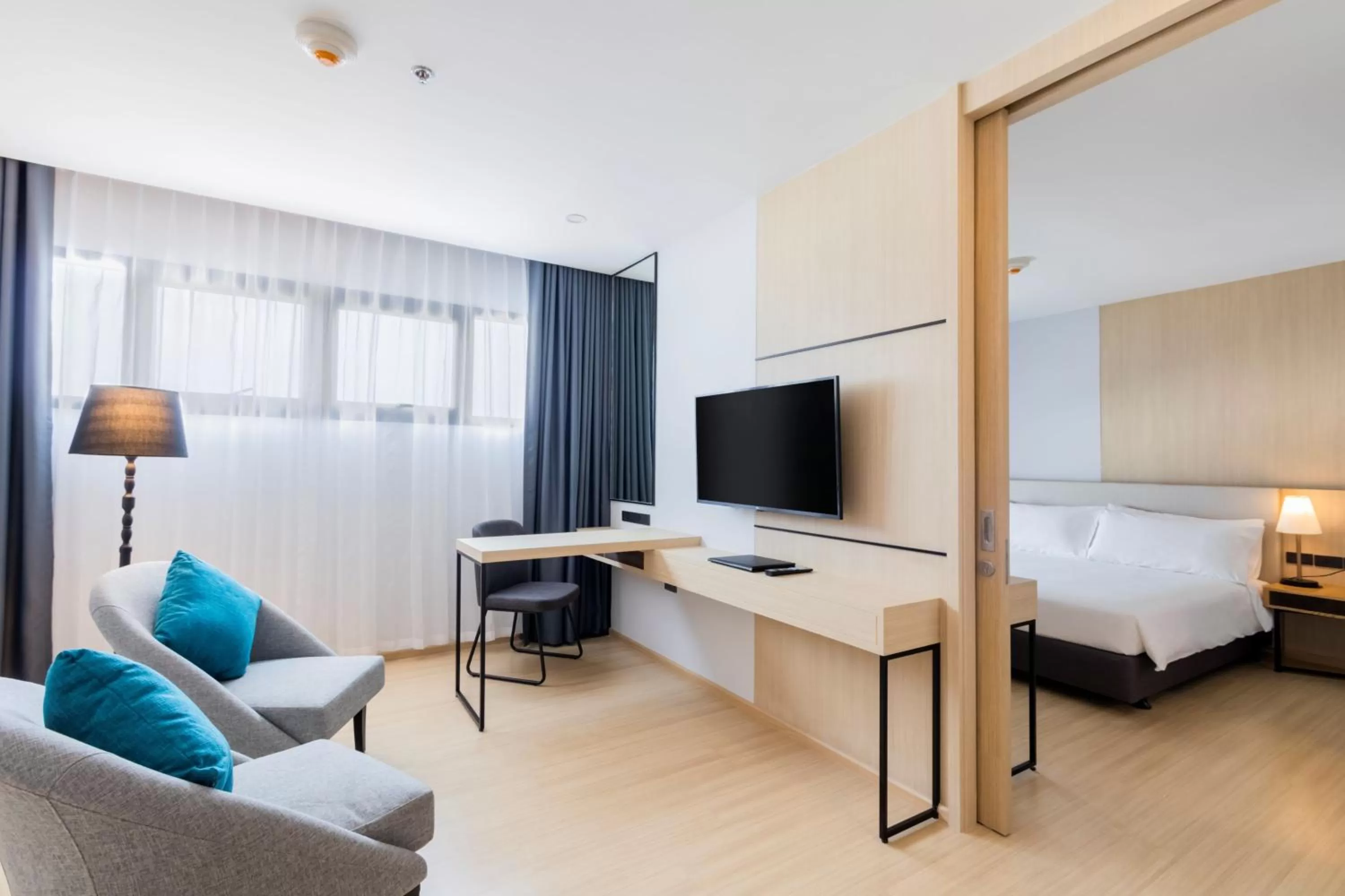 Living room, Bed in Best Western Nada Don Mueang Airport hotel