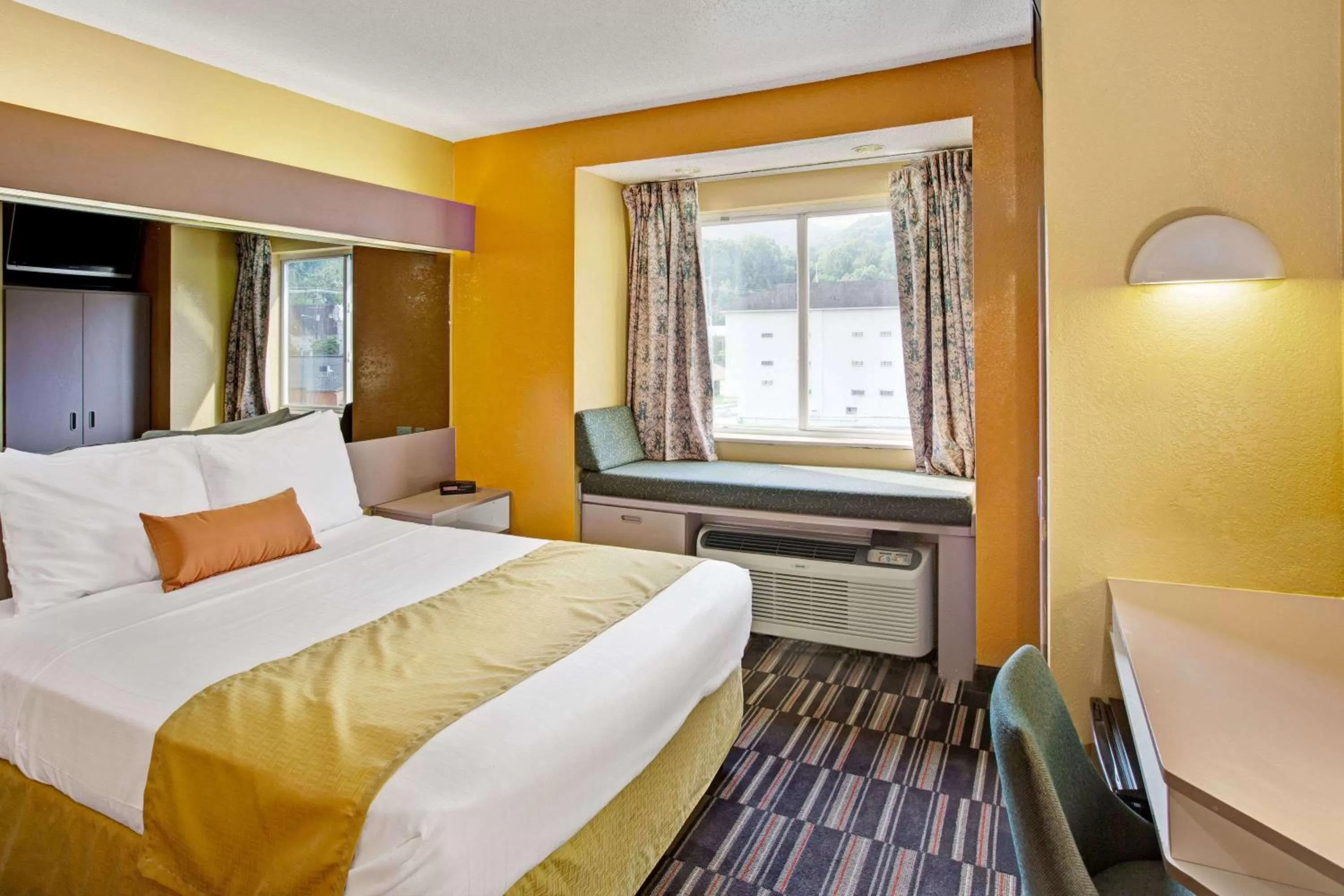 Photo of the whole room, Bed in Microtel Inn & Suites by Wyndham Gatlinburg