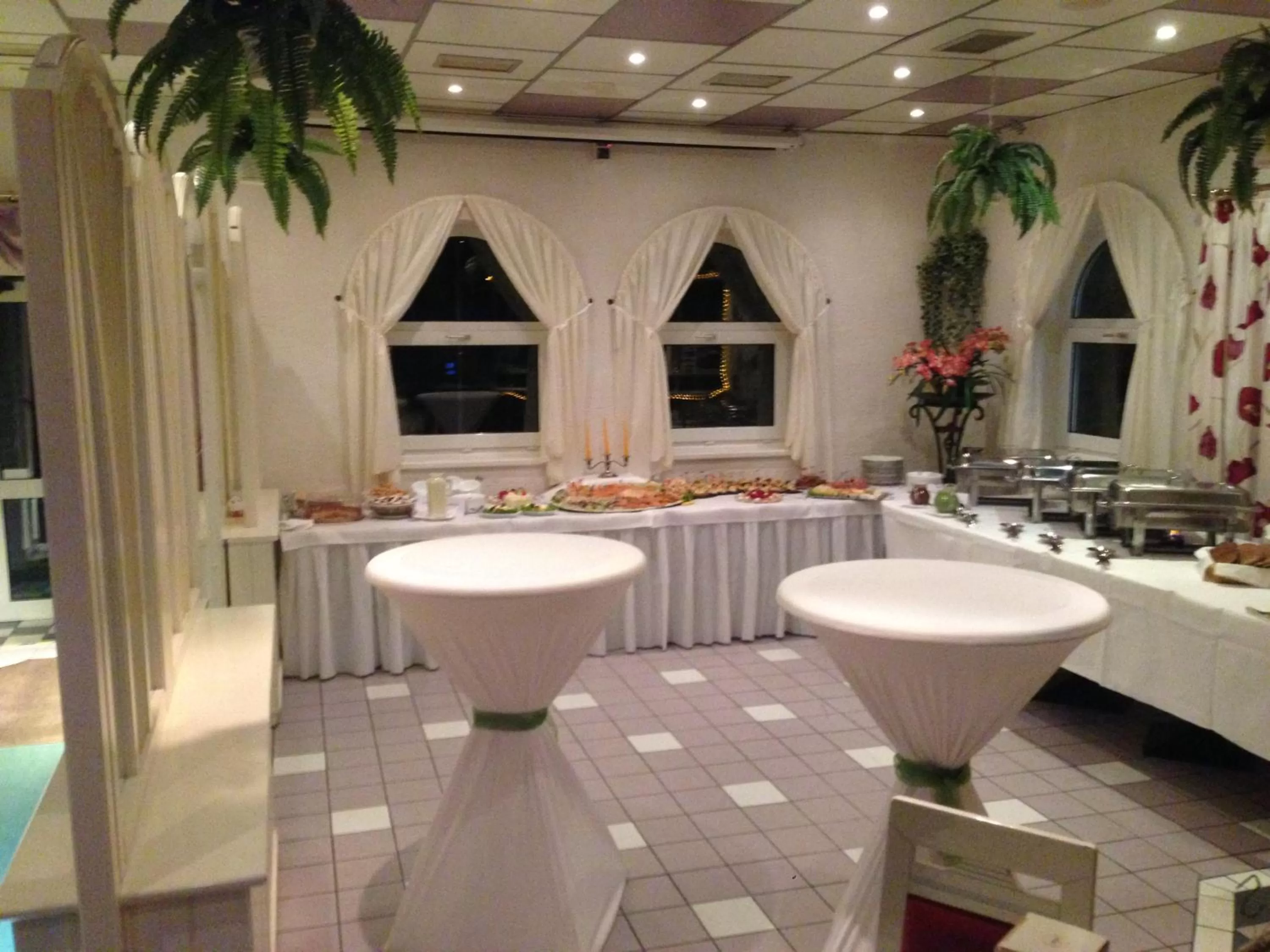 Banquet/Function facilities in Hotel & Restaurant Park Cafe ISA