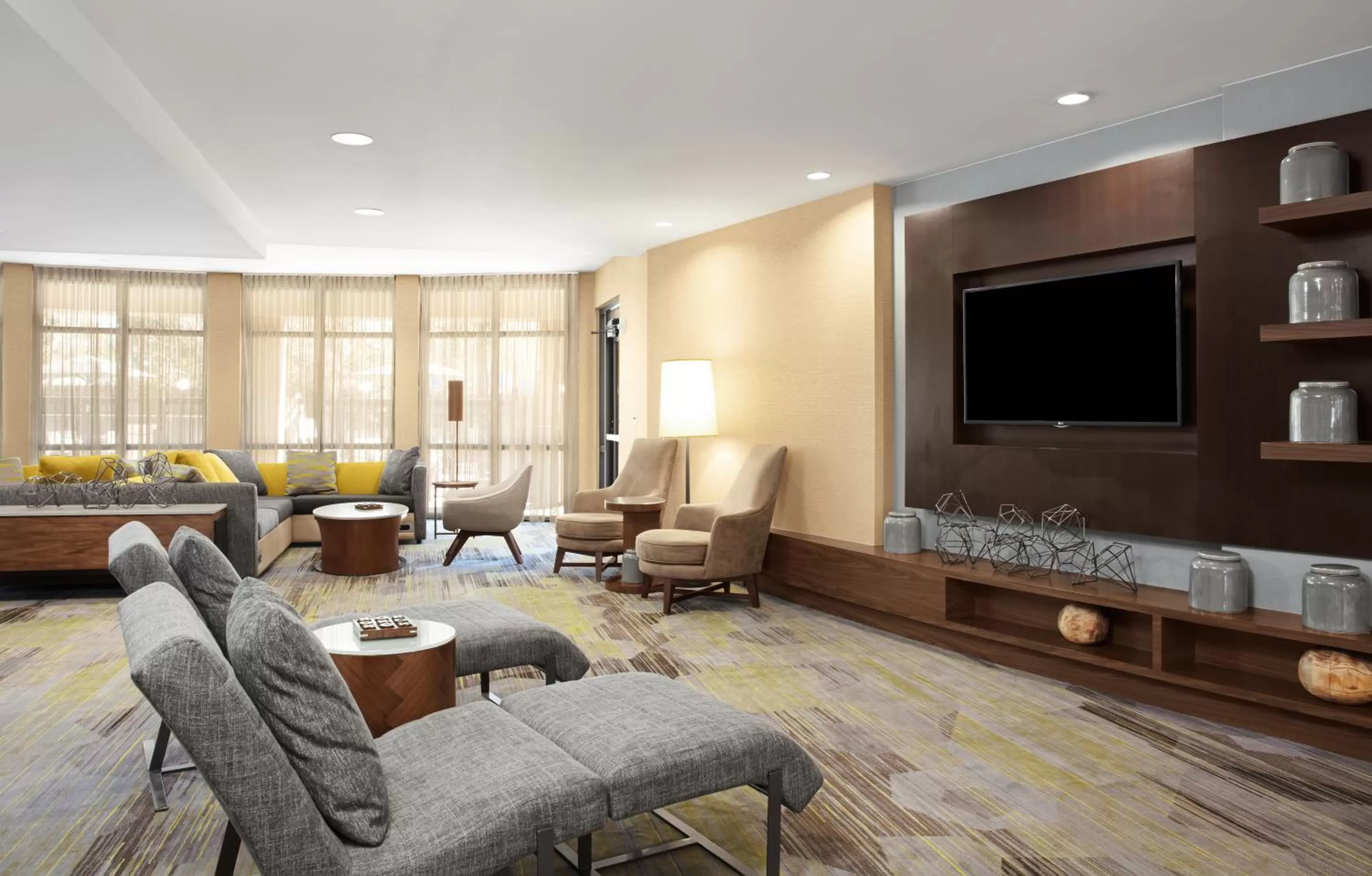 Communal lounge/ TV room in Courtyard by Marriott St. Augustine I-95