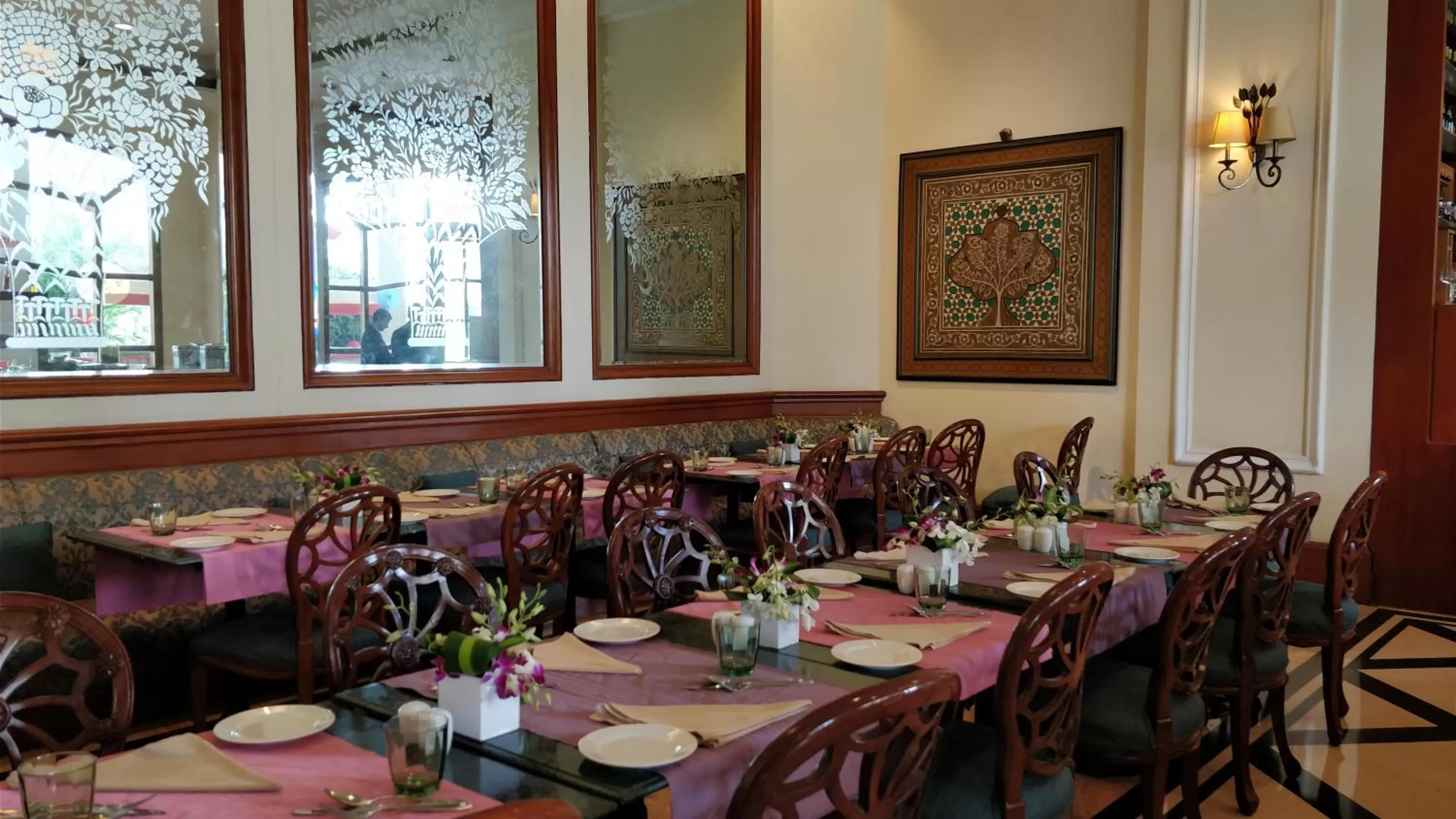 Restaurant/places to eat in Eros Hotel New Delhi, Nehru Place