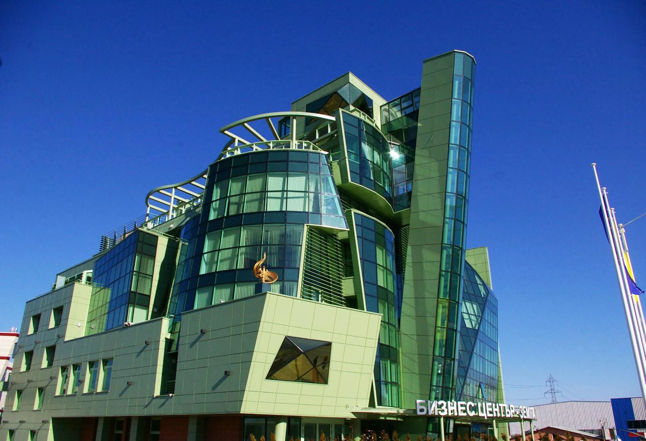 Facade/entrance in Earth & People Hotel & SPA - Free Parking & Swimming Pool