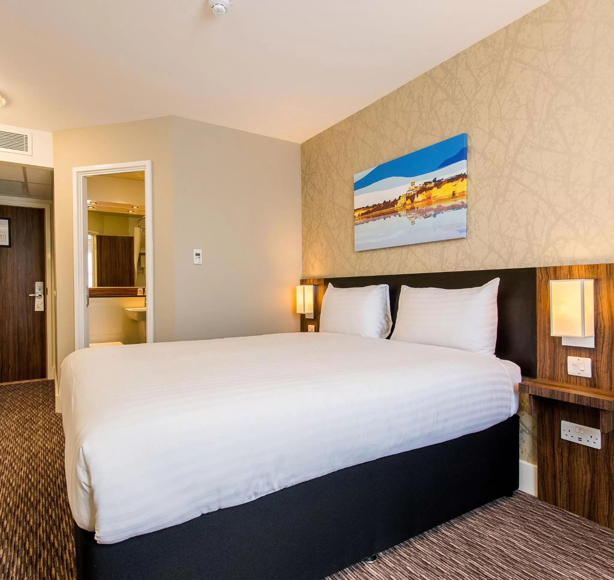 Photo of the whole room, Bed in Kings Highway, Derby by Marston's Inns