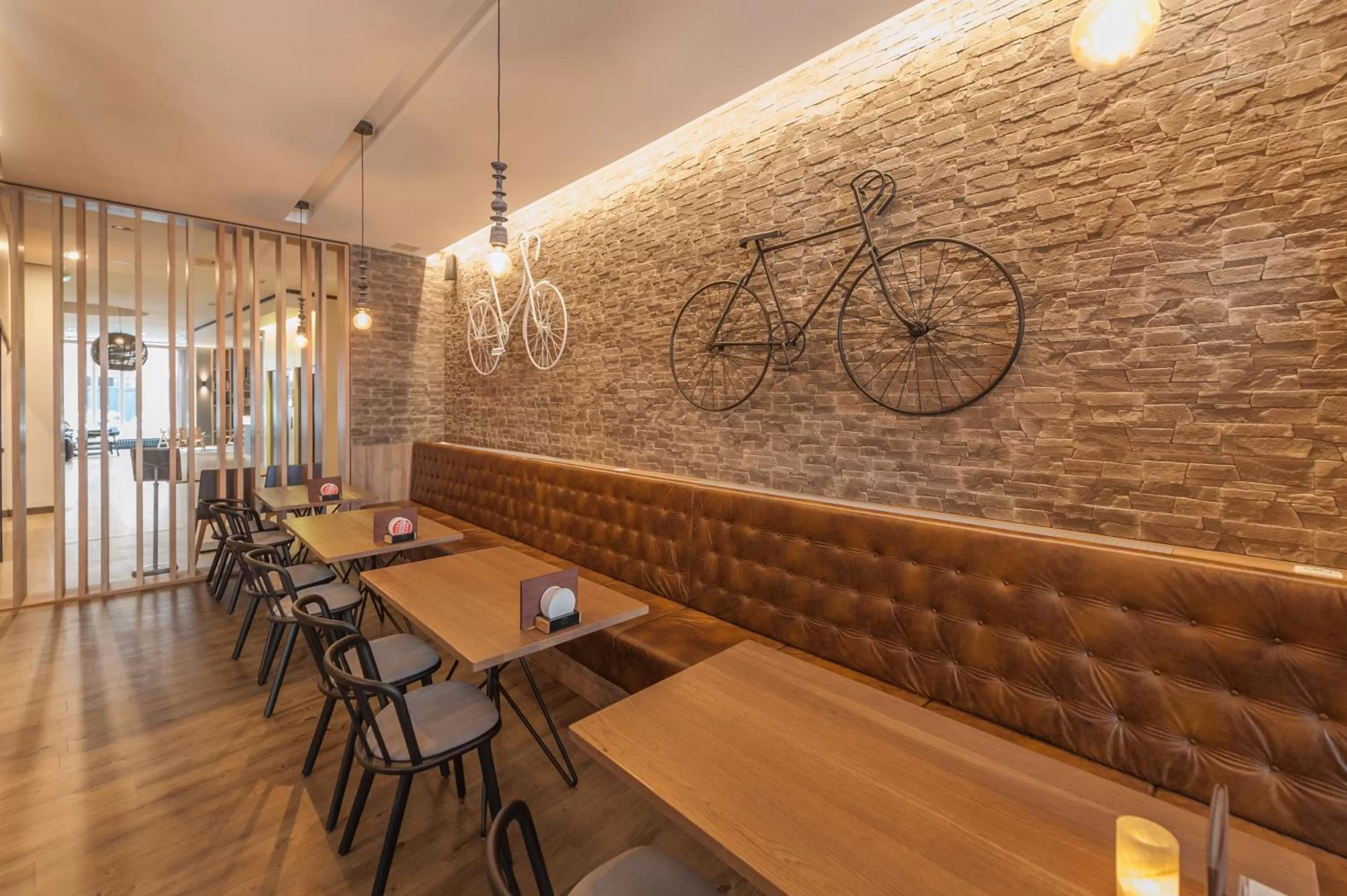 Restaurant/places to eat in Ostend Hotel