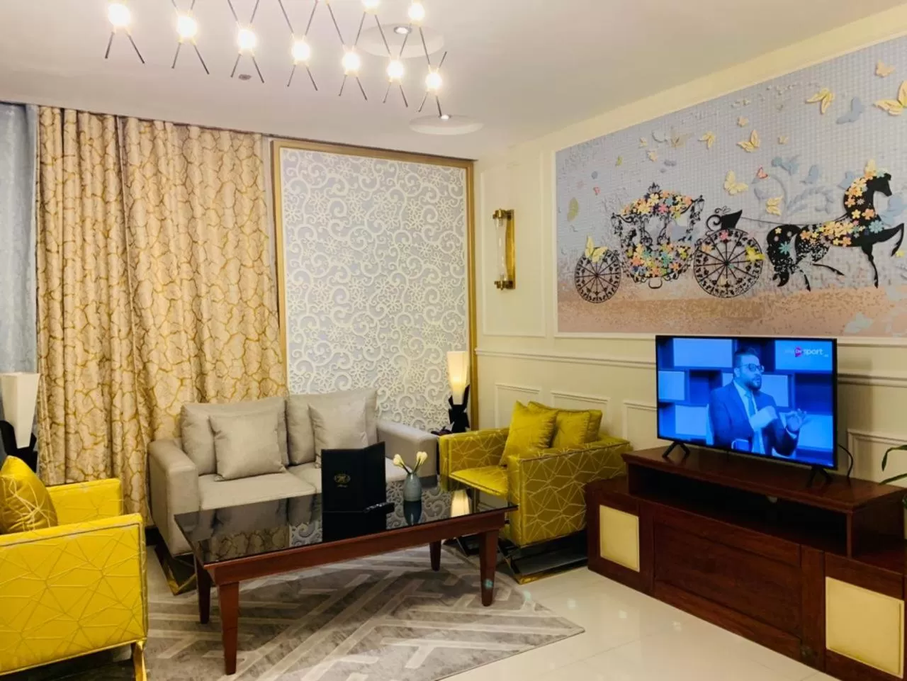 Living room in Meral Crown Hotel