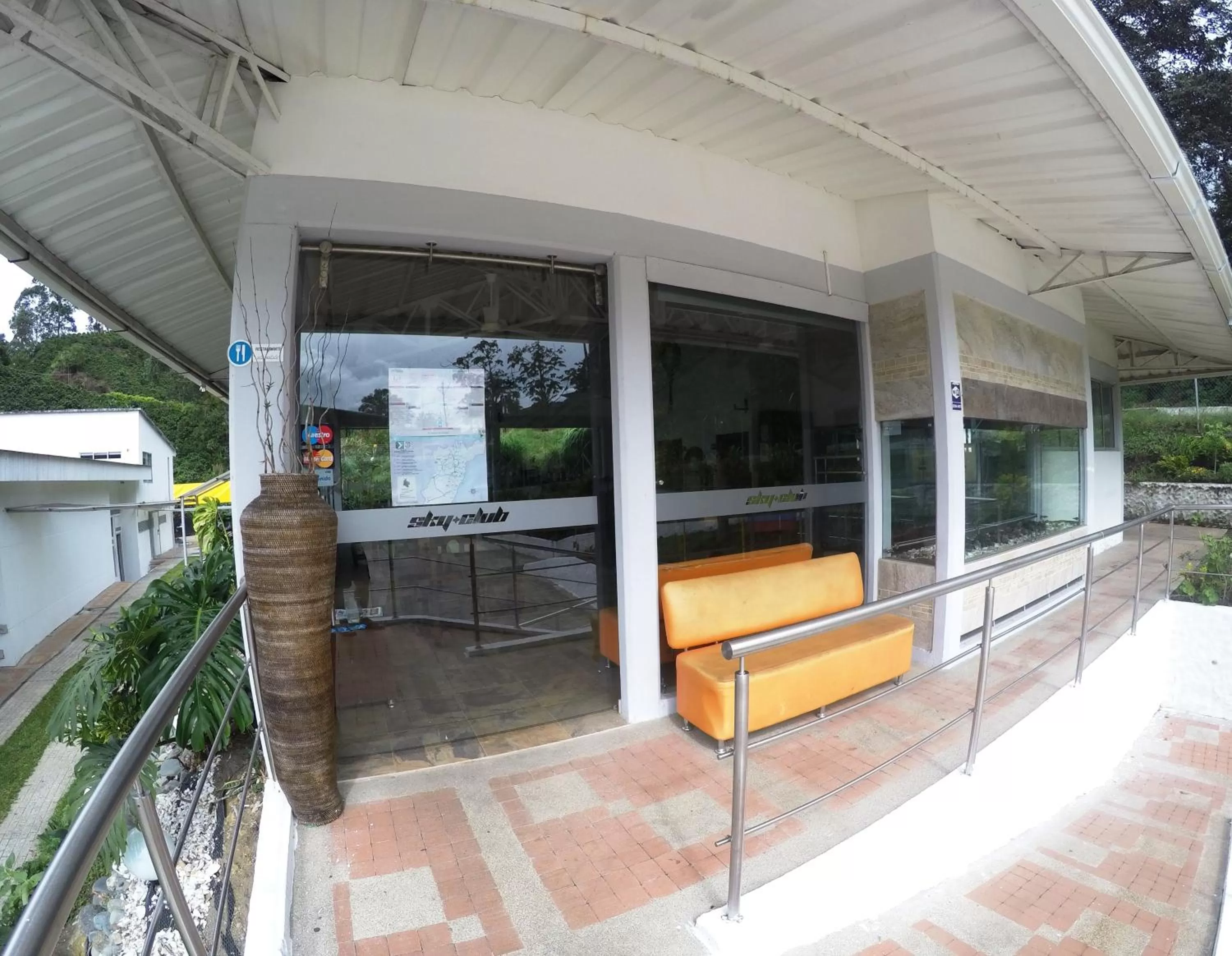 Restaurant/places to eat in Sky Club Eco Hotel