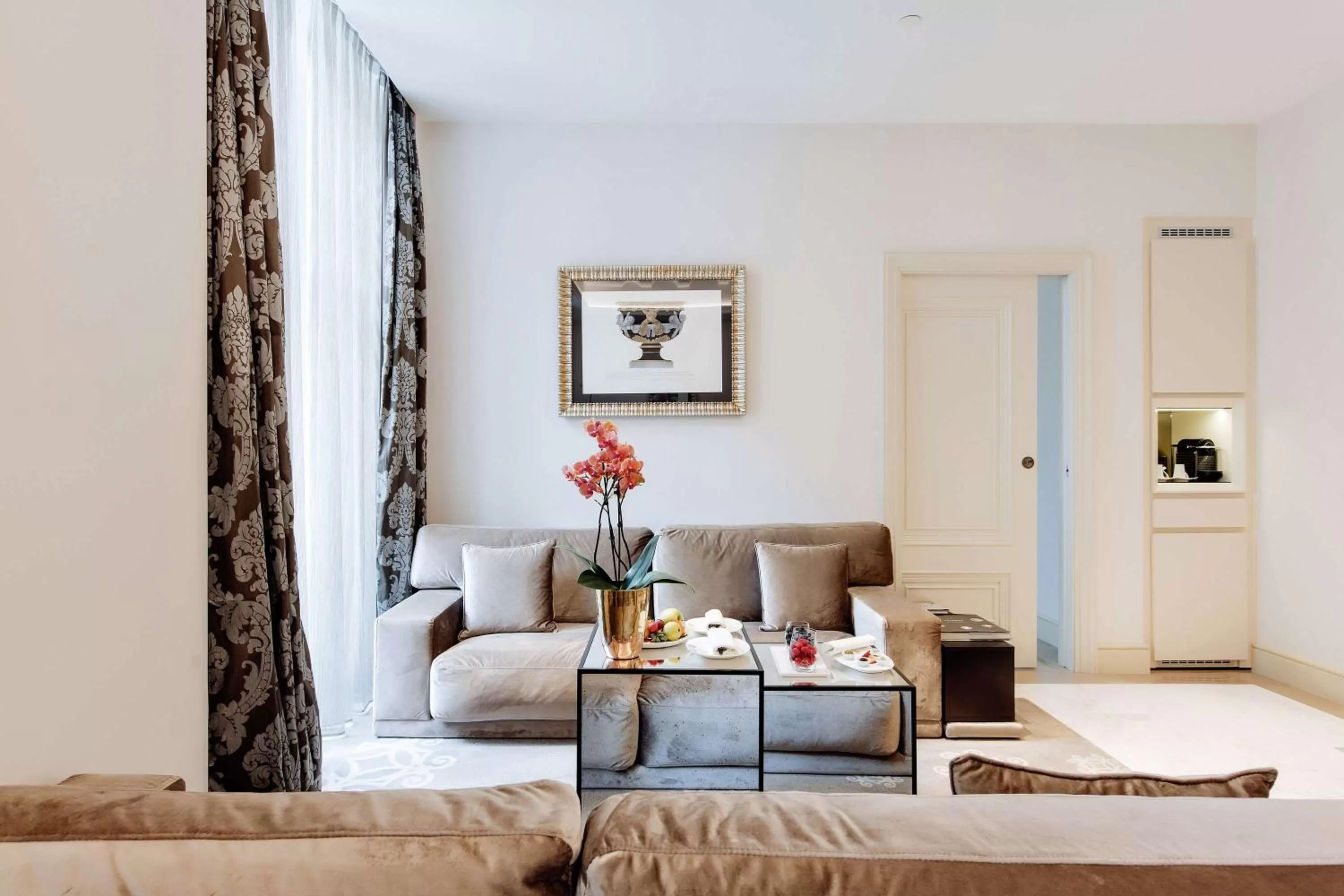 Living room in Aleph Rome Hotel, Curio Collection By Hilton