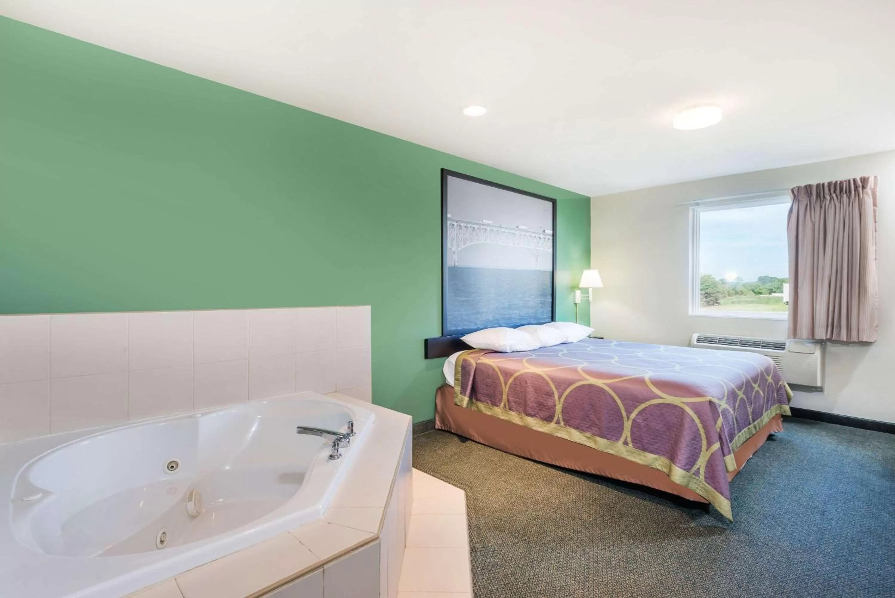 Photo of the whole room, Bed in Super 8 by Wyndham Hagerstown/Halfway Area