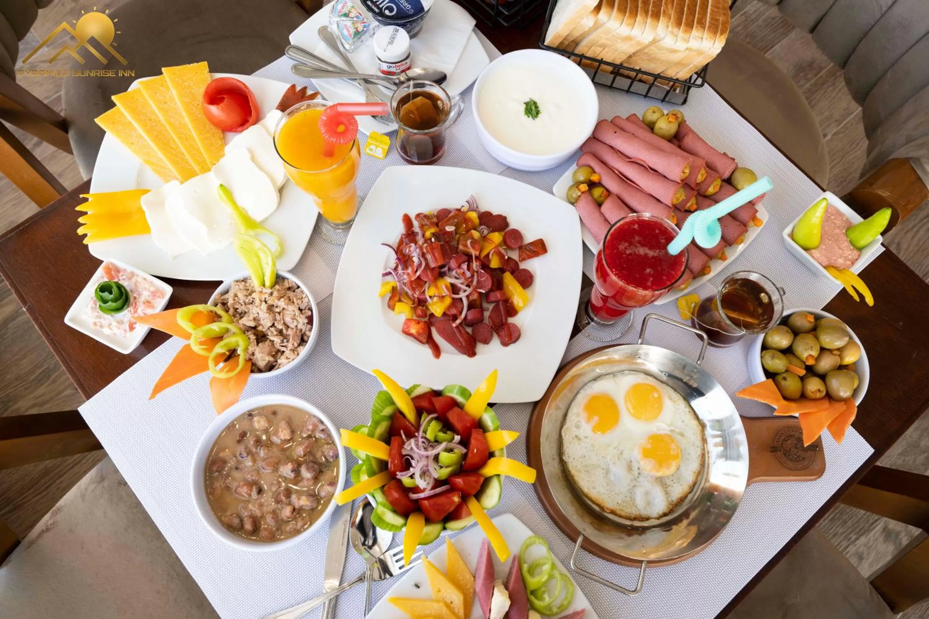 Restaurant/places to eat in Pyramids sunrise inn