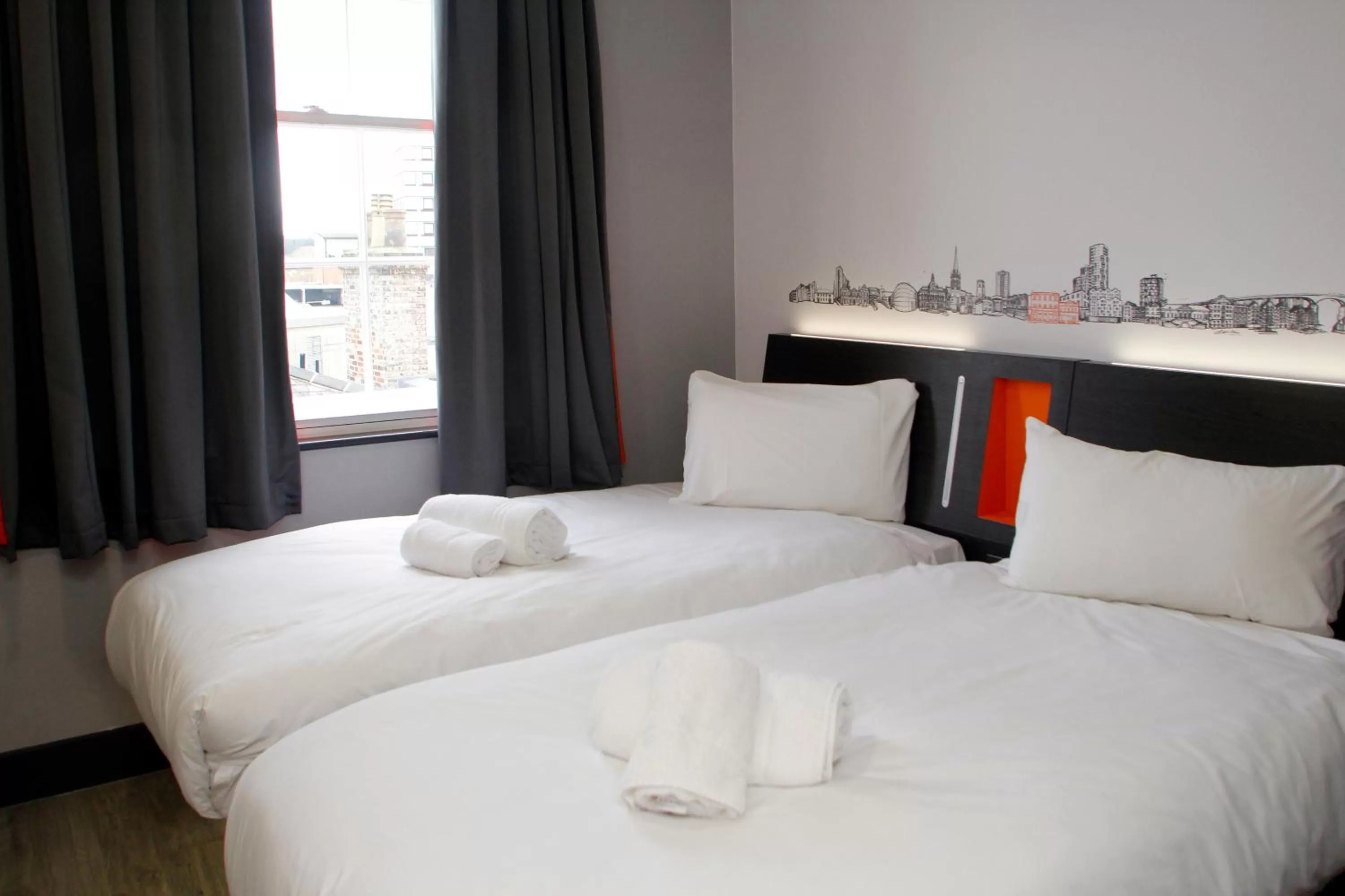 Bedroom, Bed in easyHotel Ipswich