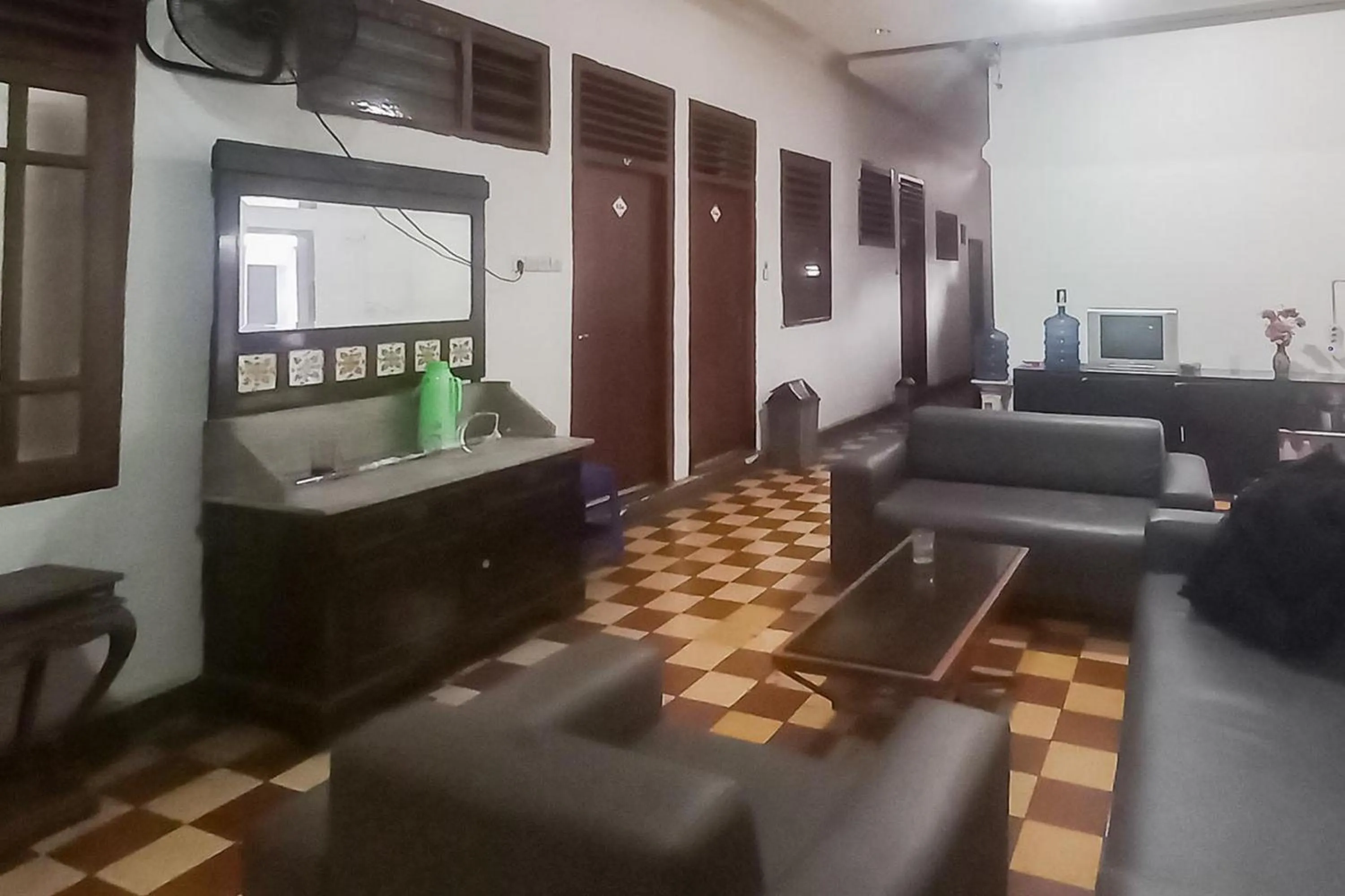 Seating area in Hotel Malang near Alun Alun Malang RedPartner