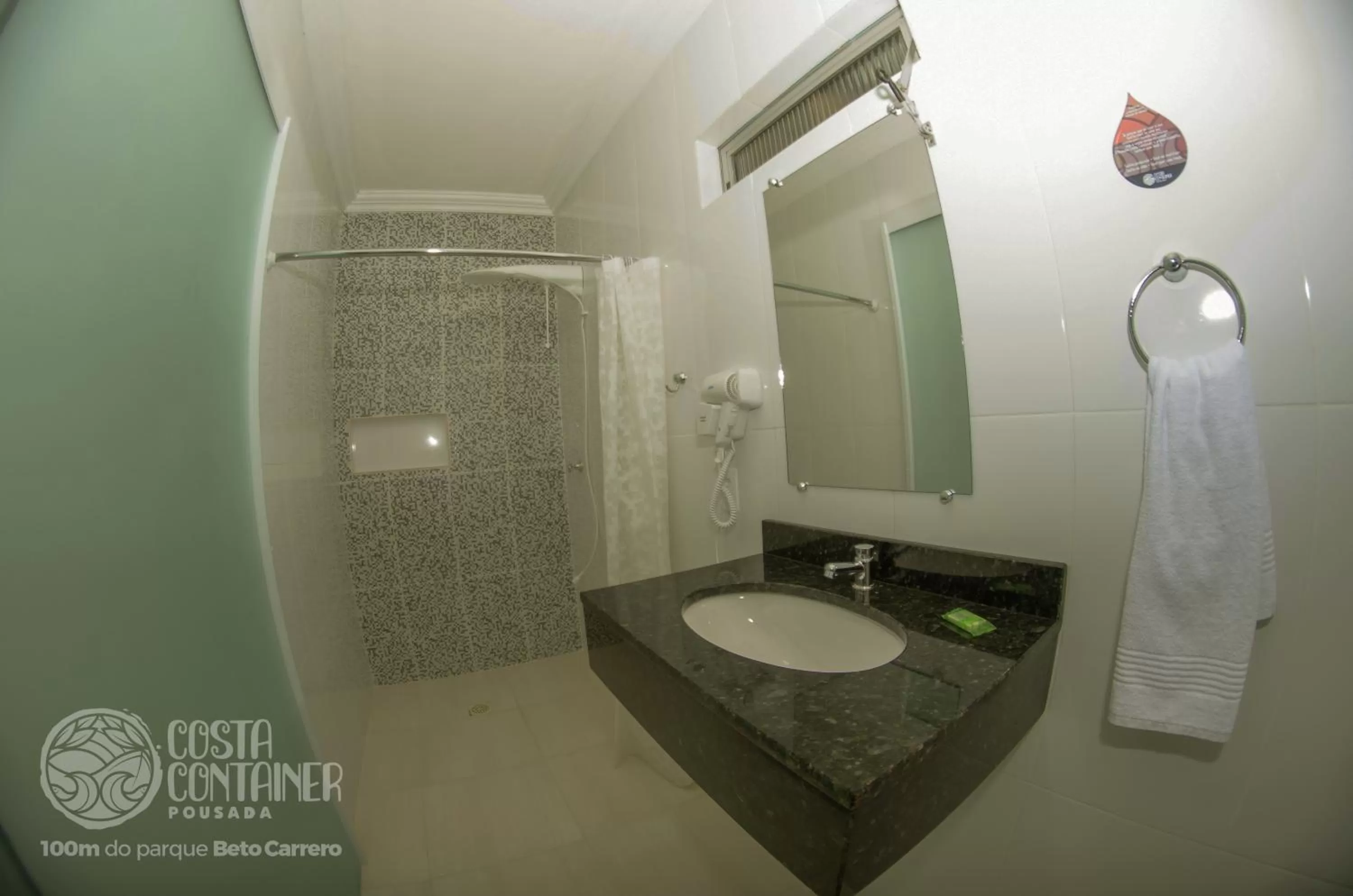 Bathroom in Pousada Costa Container