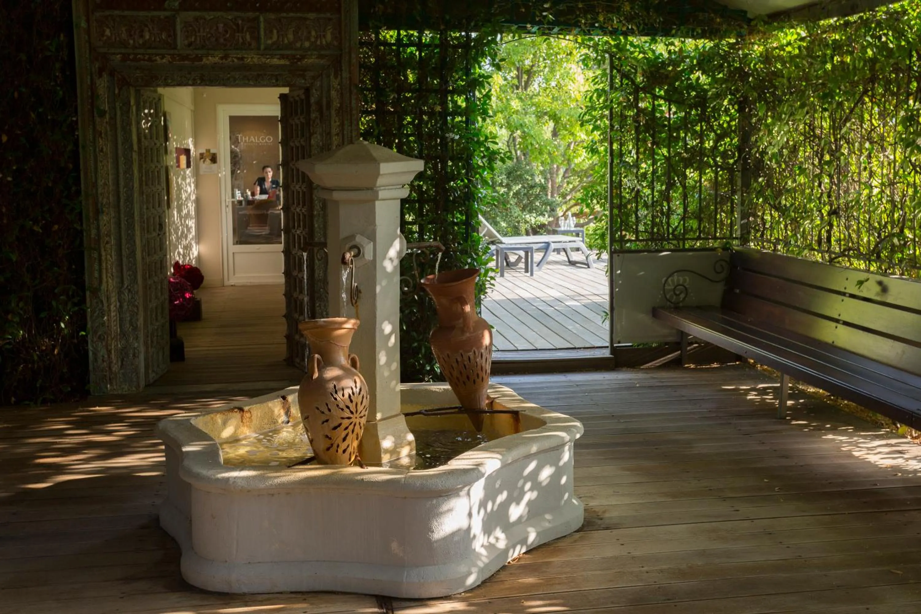 Garden in Hôtel Le Roi Théodore & Spa