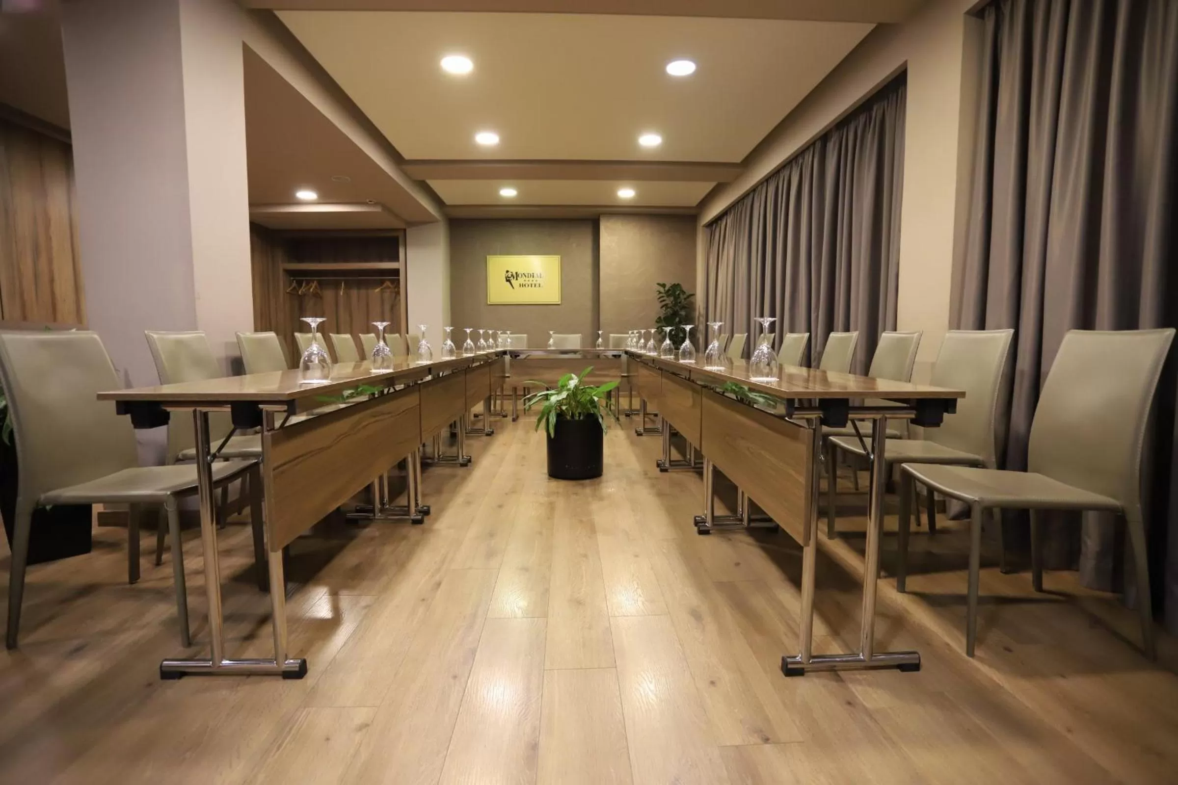 Meeting/conference room in Mondial Hotel