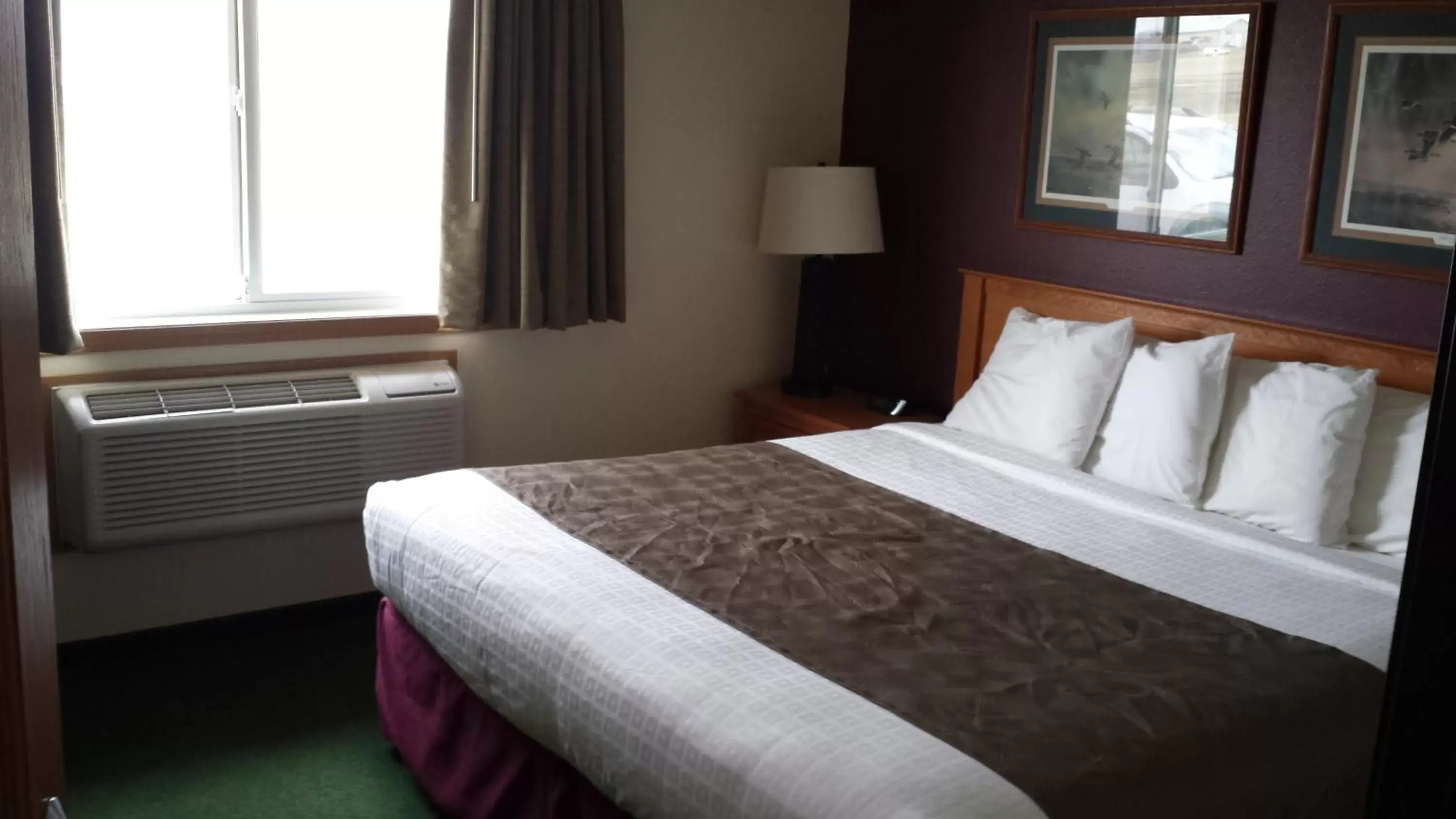 Deluxe King Suite - Non-Smoking in AmericInn by Wyndham Madison SD Deluxe King Suite - Non-Smoking in AmericInn by Wyndham Madison SD