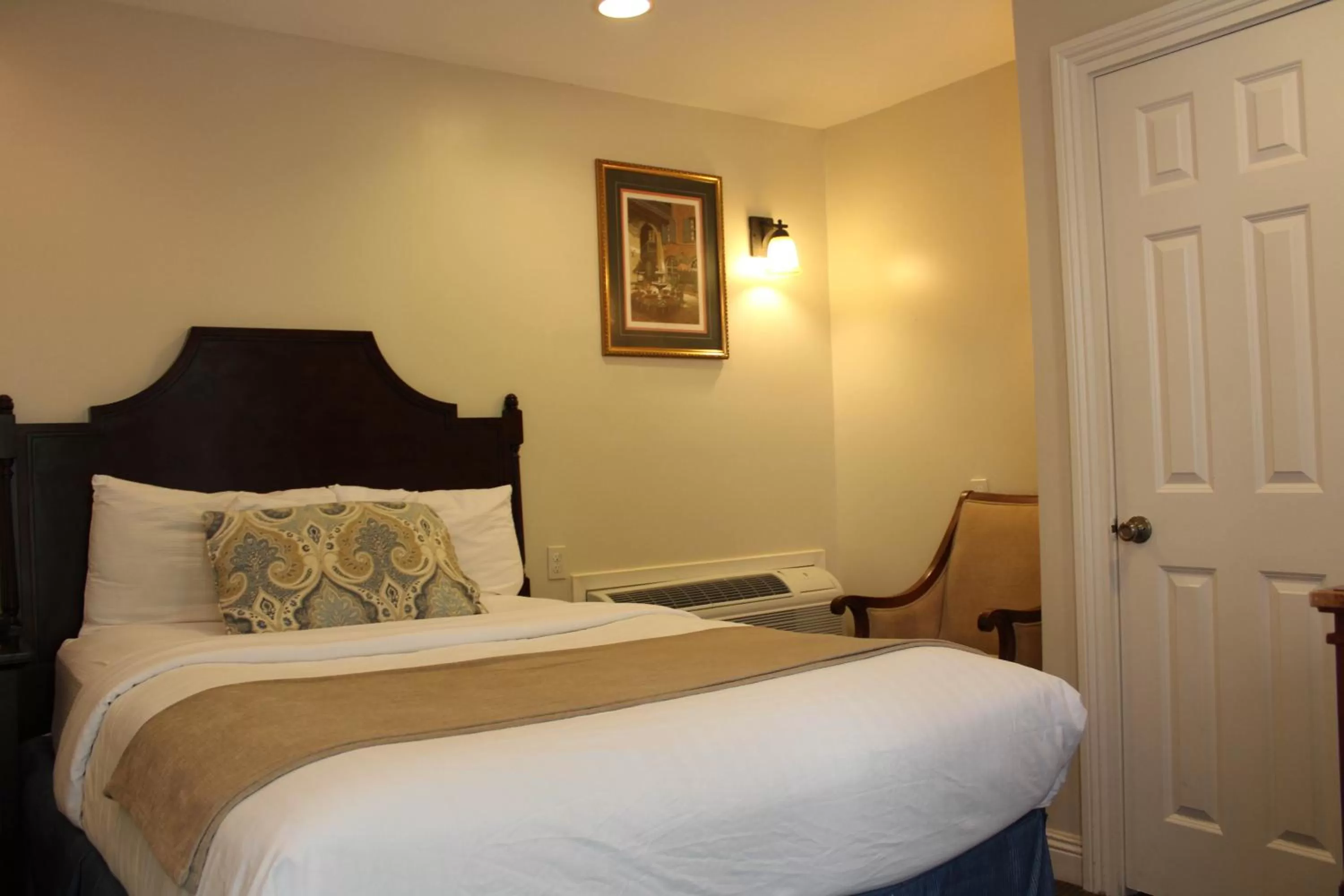 Bed in Hotel St. Pierre French Quarter