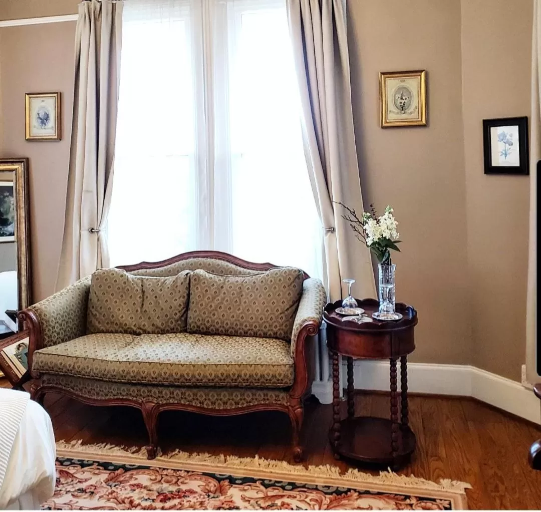 Seating area in South Court Inn