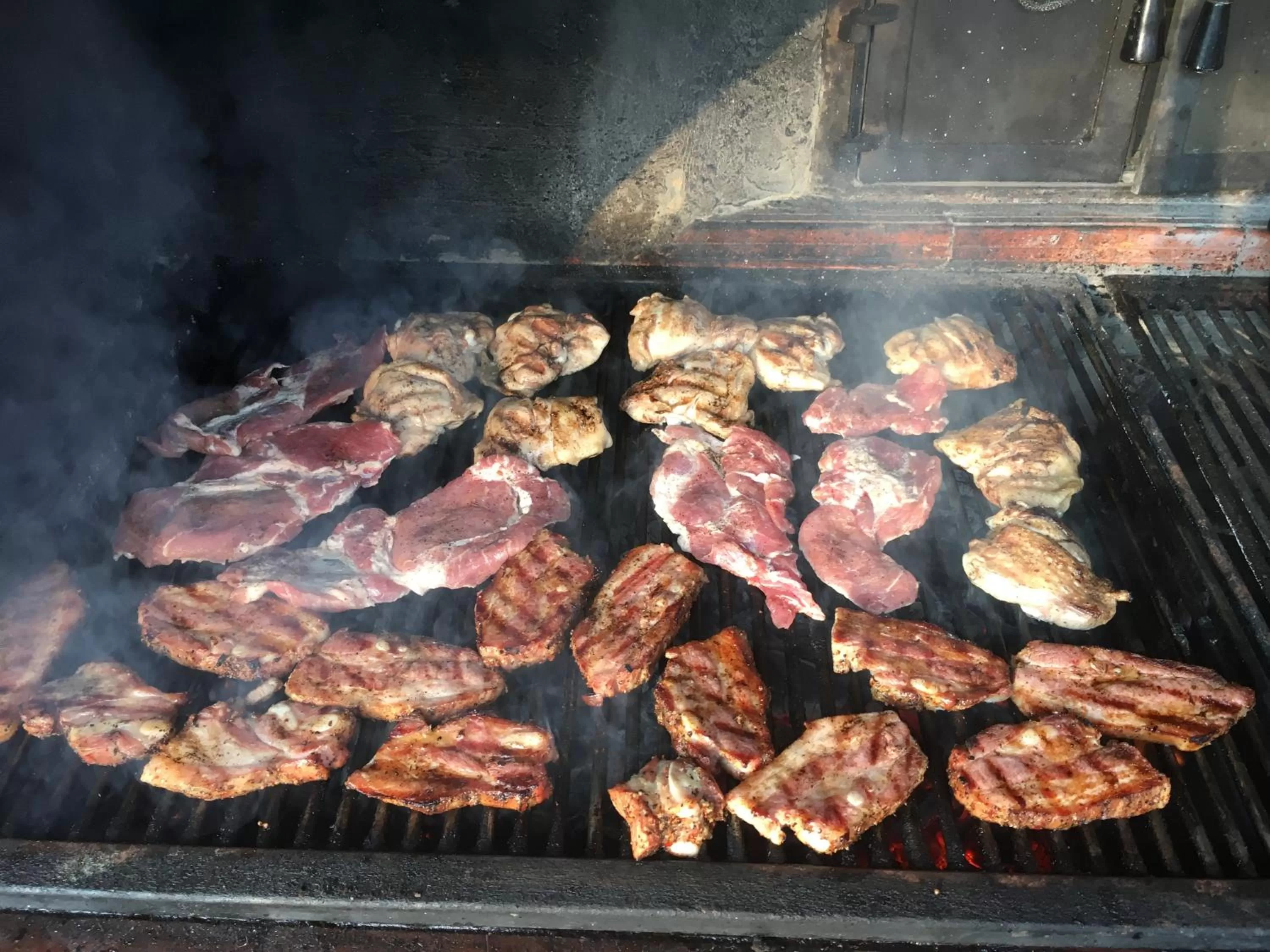 Property building, BBQ Facilities in Pensiunea SilvAnka