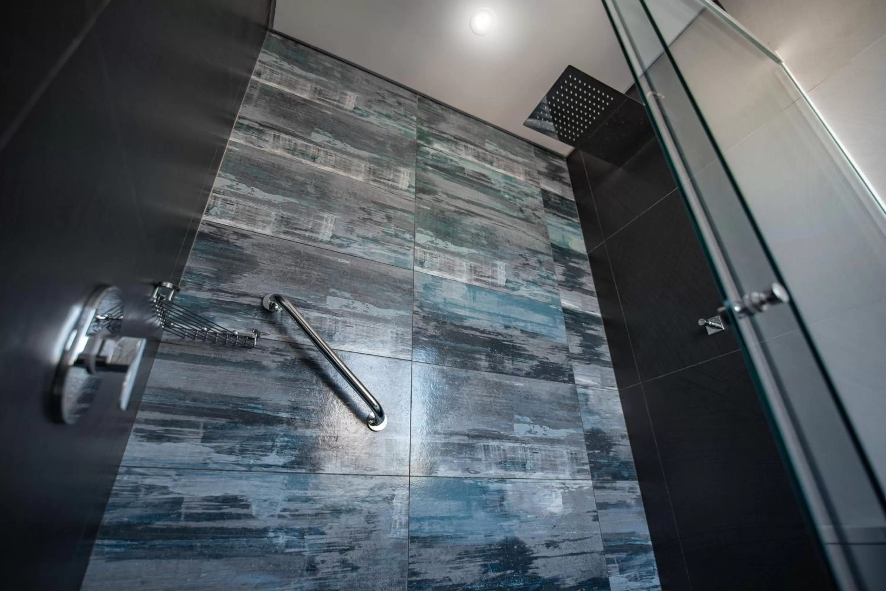 Bathroom in Mitru Express Hotel