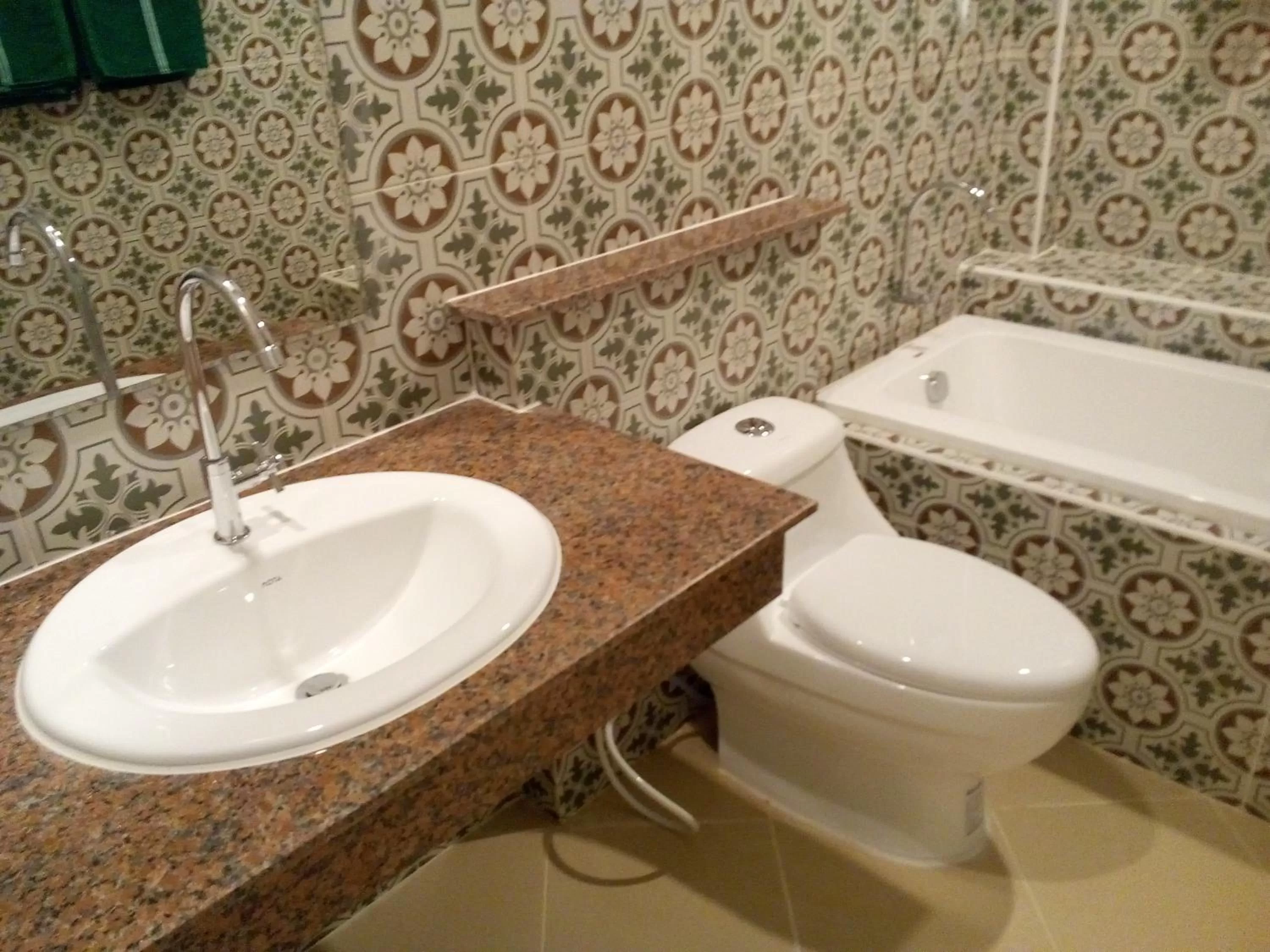 Shower in Fancy Carp Resort