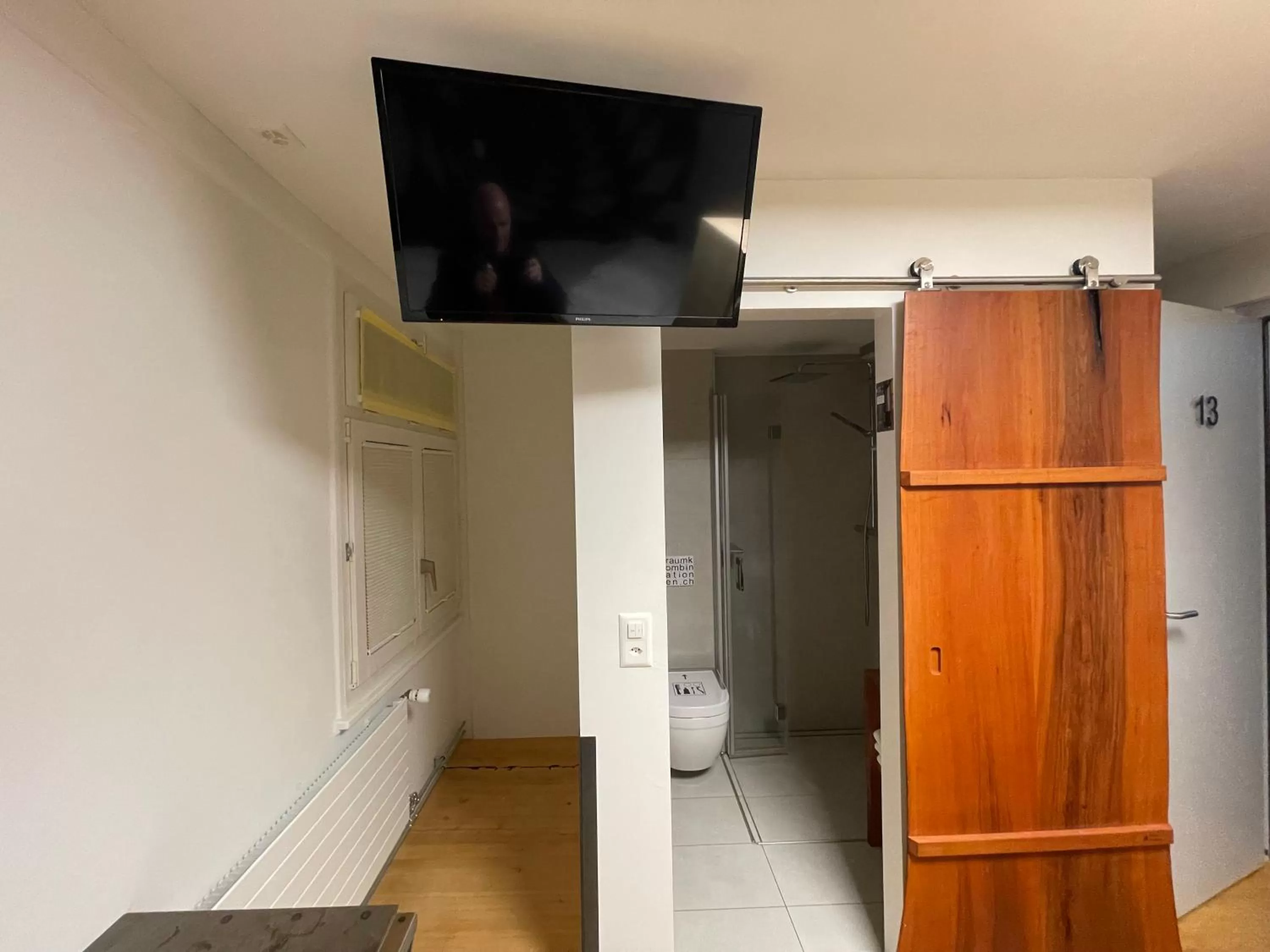 TV and multimedia in Boutique Hotel BS16 before Bern City Parking gratis