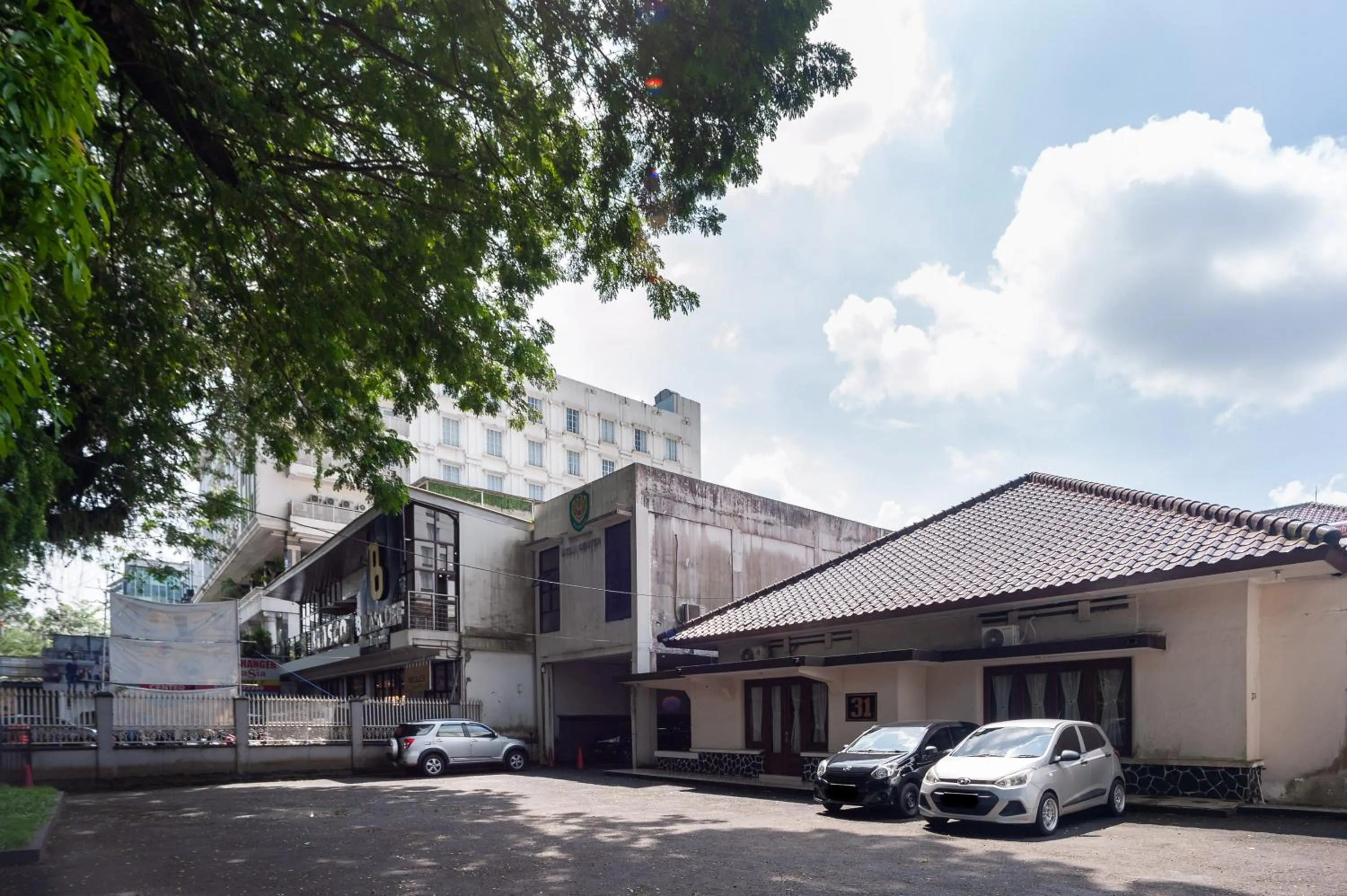 Property building in RedDoorz Plus near RS PMI Bogor