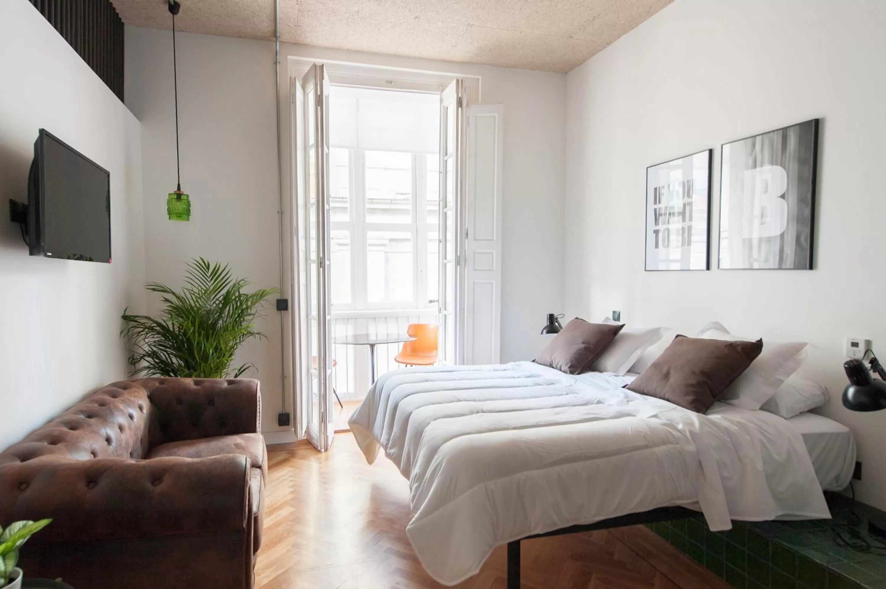 Photo of the whole room, Bed in Urban Suite Santander