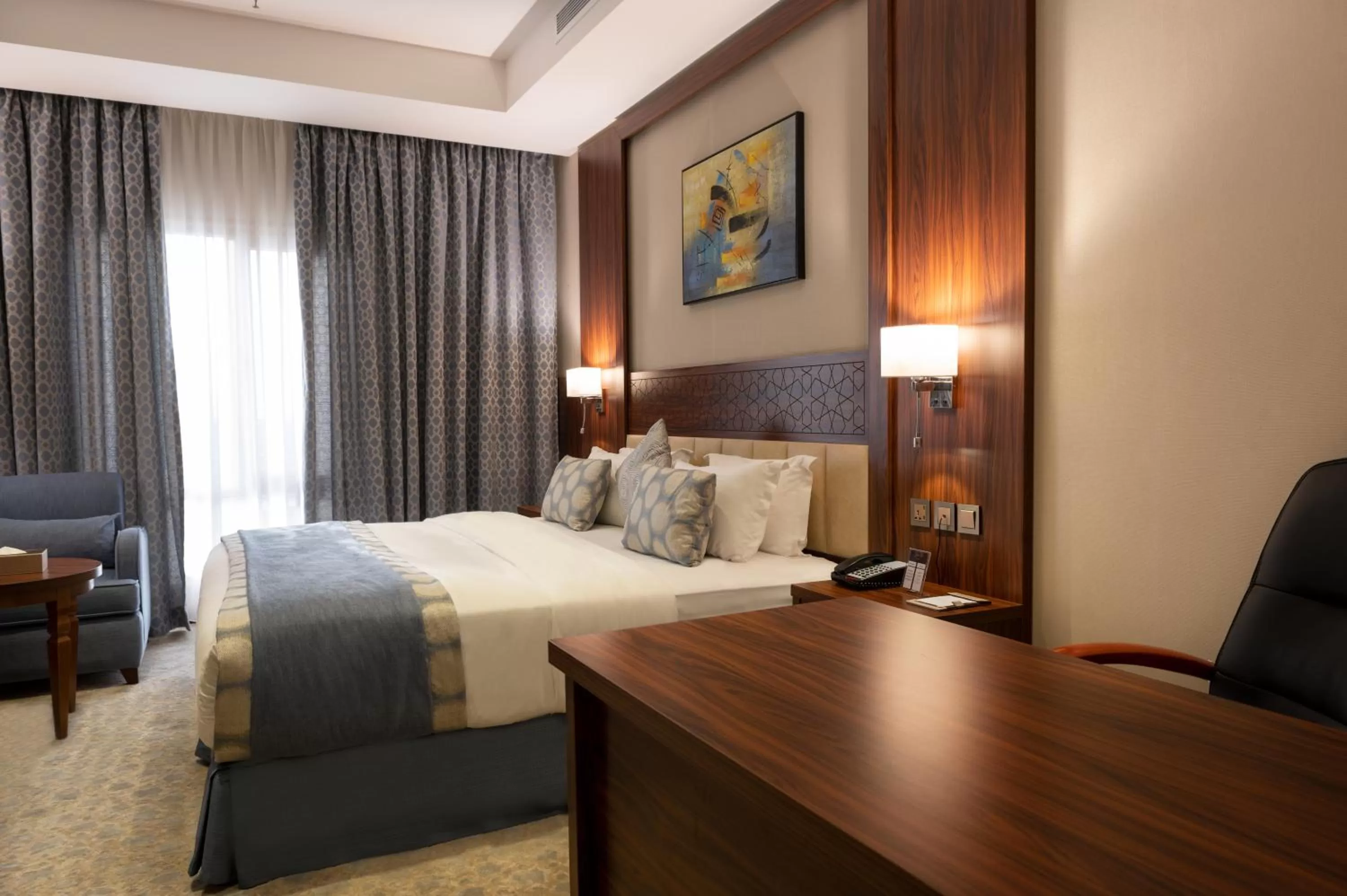 Bed in Seasons Park Hotel