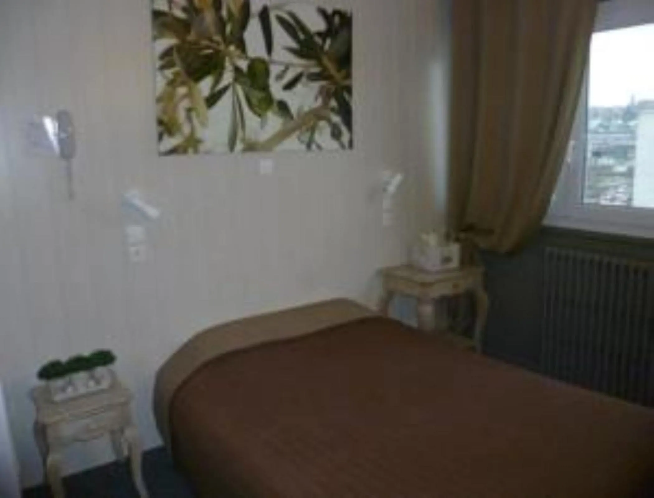 Bed in Hôtel De Londres